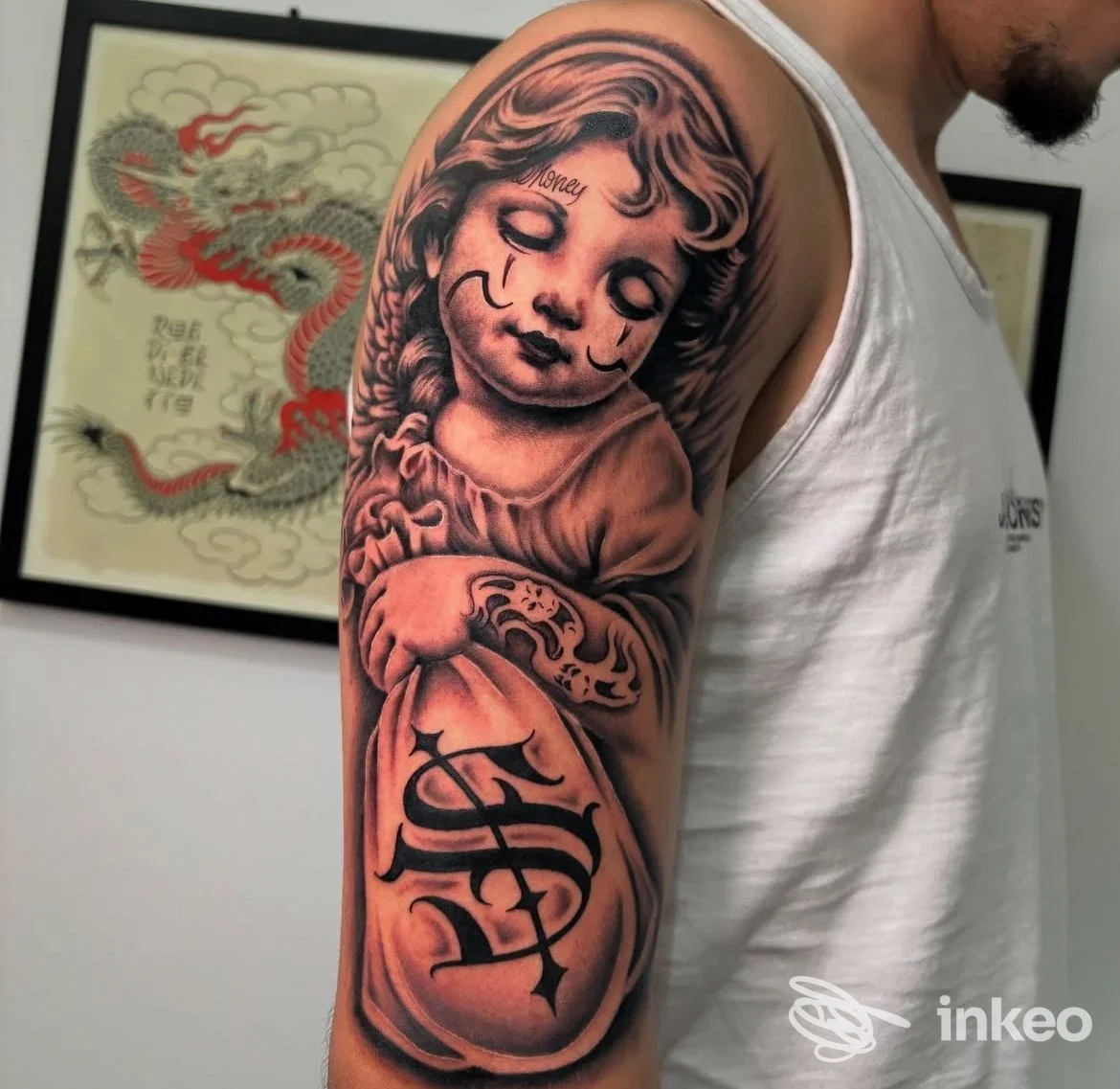 Mezza manica black & grey sul braccio con figura di bambina e lettering, Aloha Kai Tattoo Club, Siracusa.