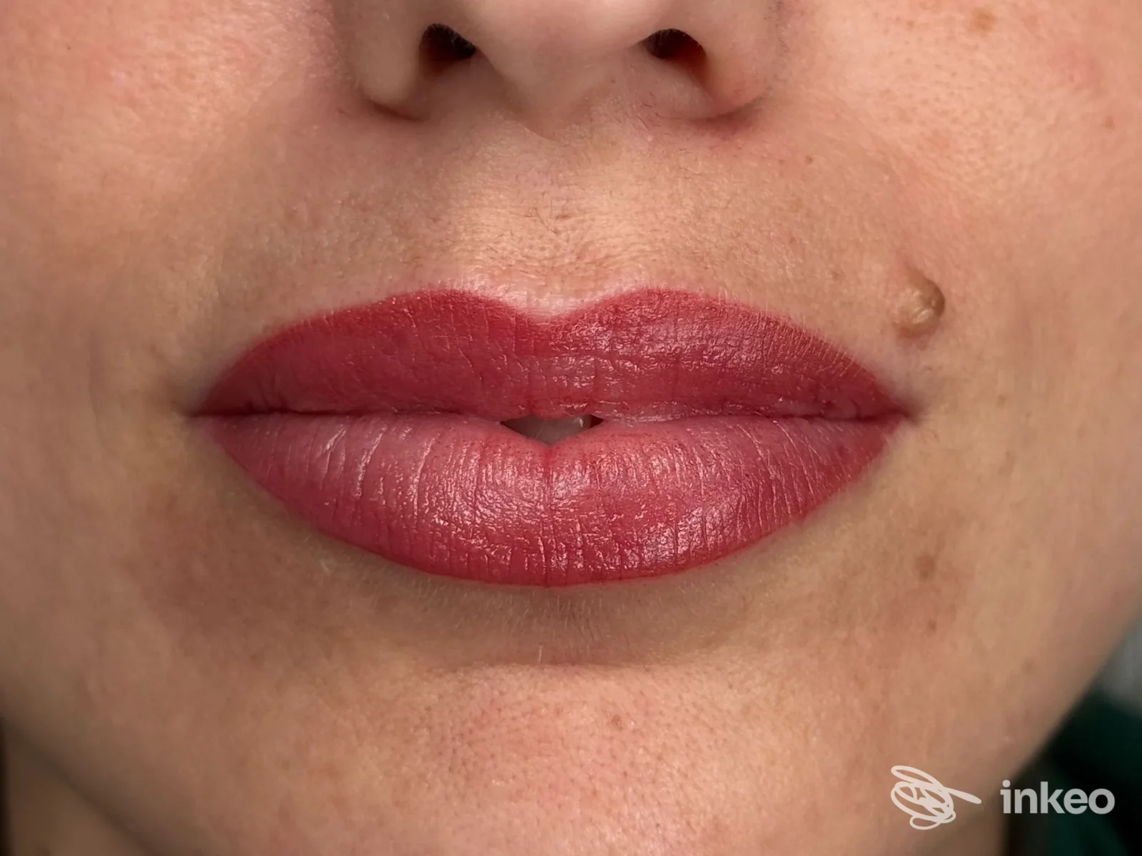 Primo piano delle labbra con trucco permanente sulle labbra eseguito da Denise Rizzo Permanent Make-Up, San Cataldo.
