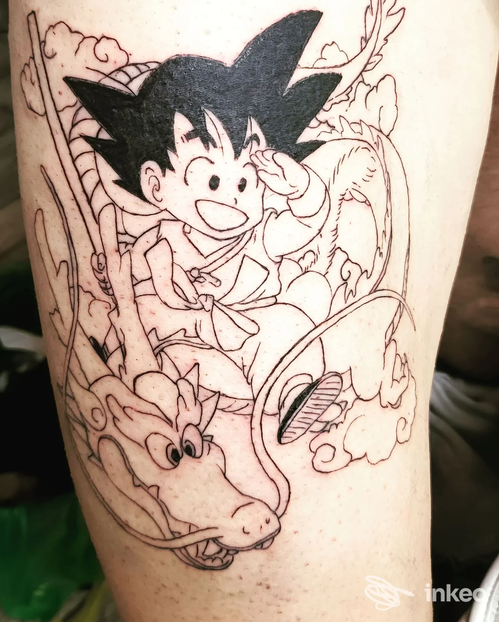 Tatuaggio in stile anime con il giovane Goku e un drago sul polpaccio, Narashima Tattoo Studio, Giardini-Naxos.