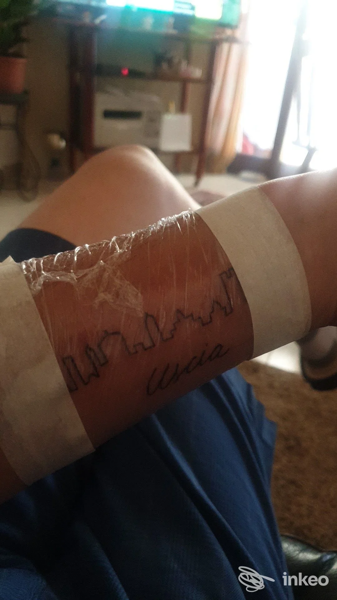 Tatuaggio di skyline con firma avvolto in pellicola trasparente sul polso di una persona, foto inviata da Vintage Tattoo sopra il porto a Terrasini.