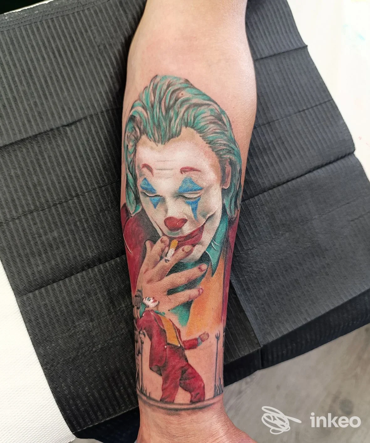 Tatuaggio ritratto di clown sull'avambraccio, foto fornita da Ink Generation Tattoo a Ragusa.
