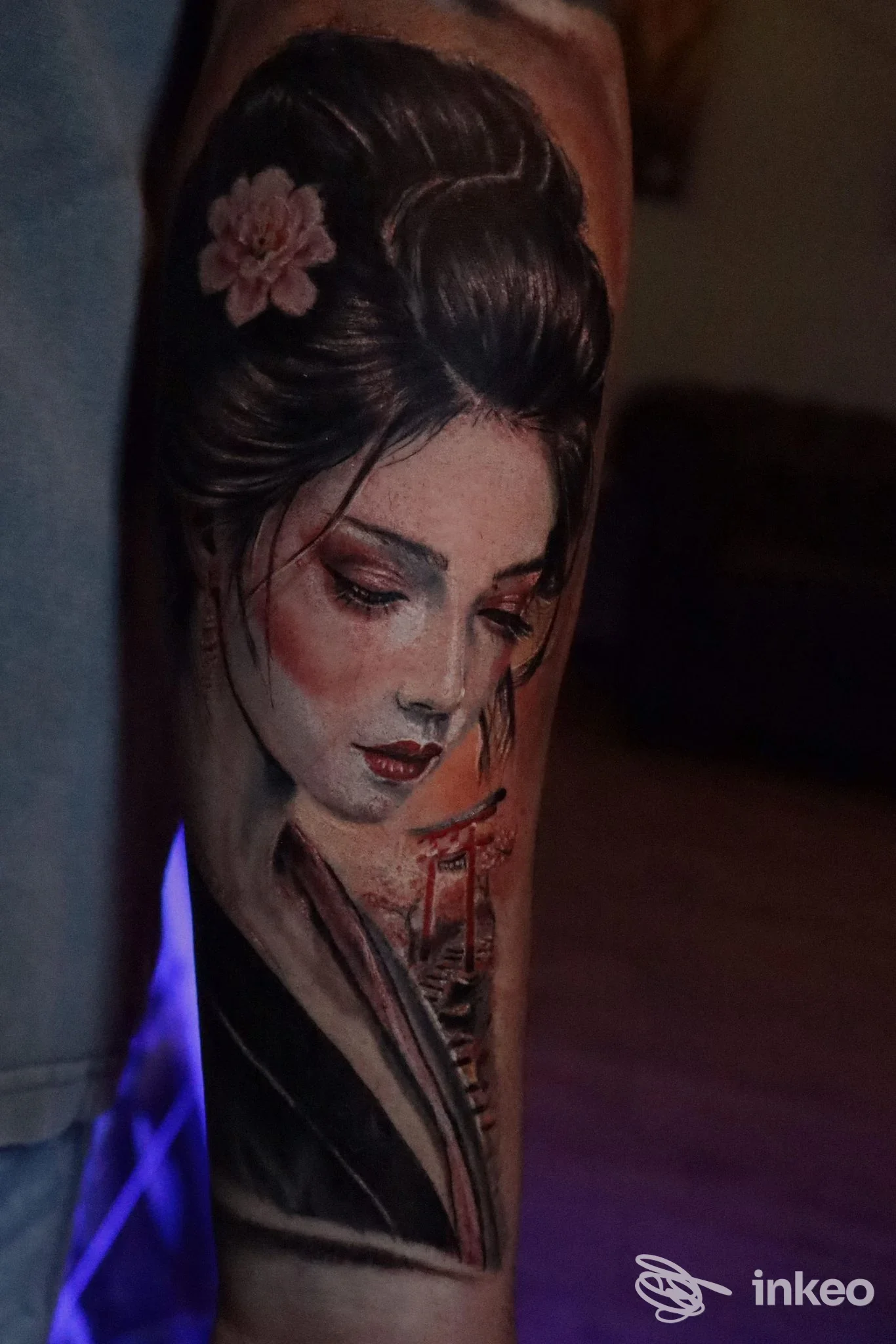Tatuaggio realistico di geisha su avambraccio, foto per SM tattoo art stefano mazzone a Carlentini Nord.