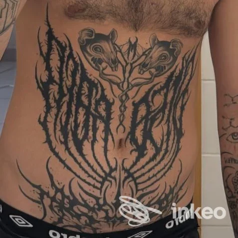 Foto del tatuaggio su addome e petto realizzato da Dr.Ink n' Mr.Bright TattooLab a Grosseto.