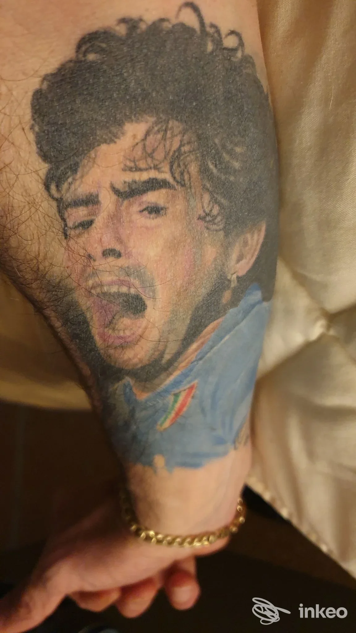 Tatuaggio ritratto realistico sull'avambraccio, lavoro di Enrico Ristori Tattoo Artist a Livorno.