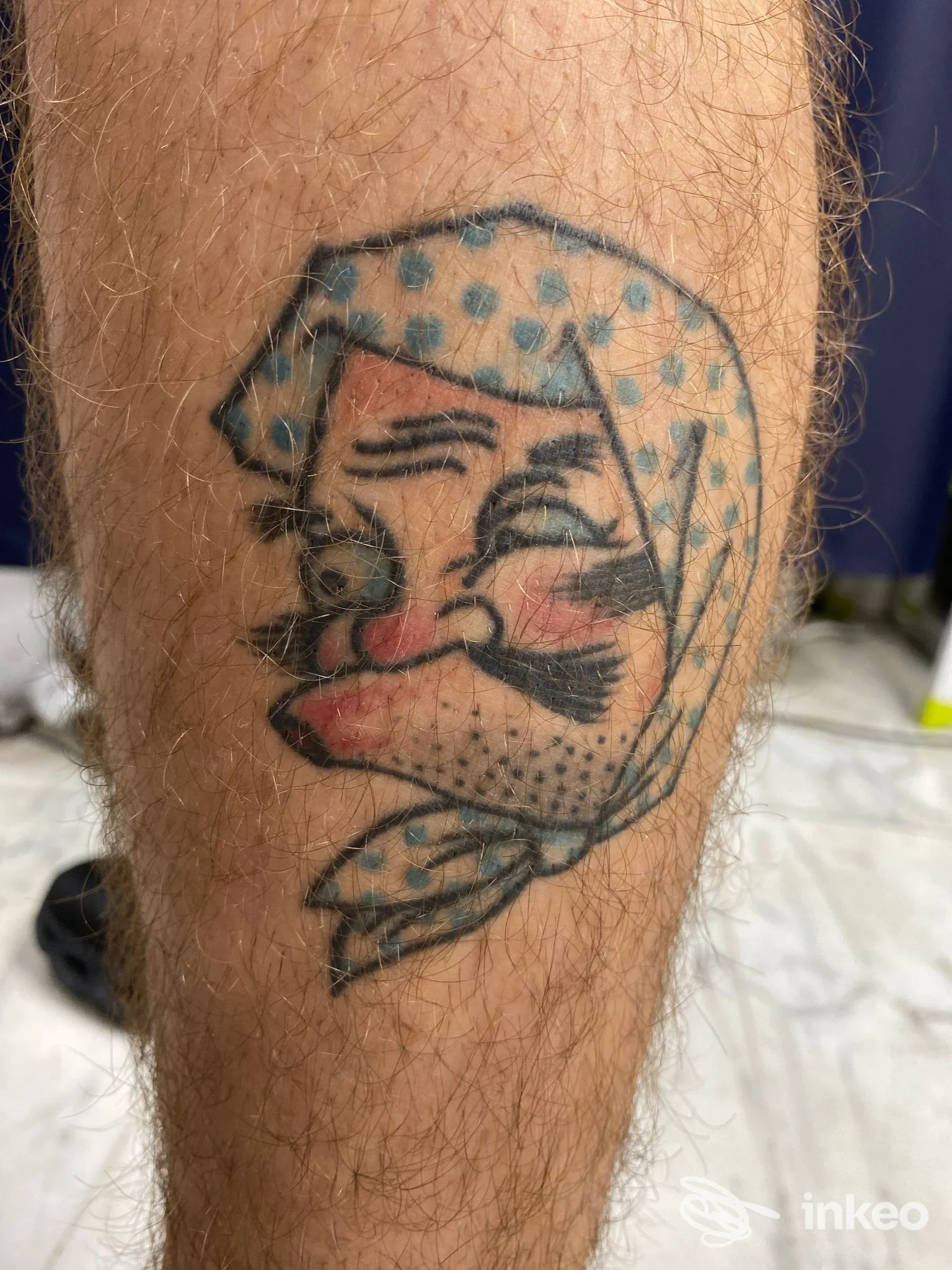 Tatuaggio tradizionale del volto di una donna con fazzoletto sul polpaccio, foto inviata da Precious Buddha Tattoo Shop a Pescia.