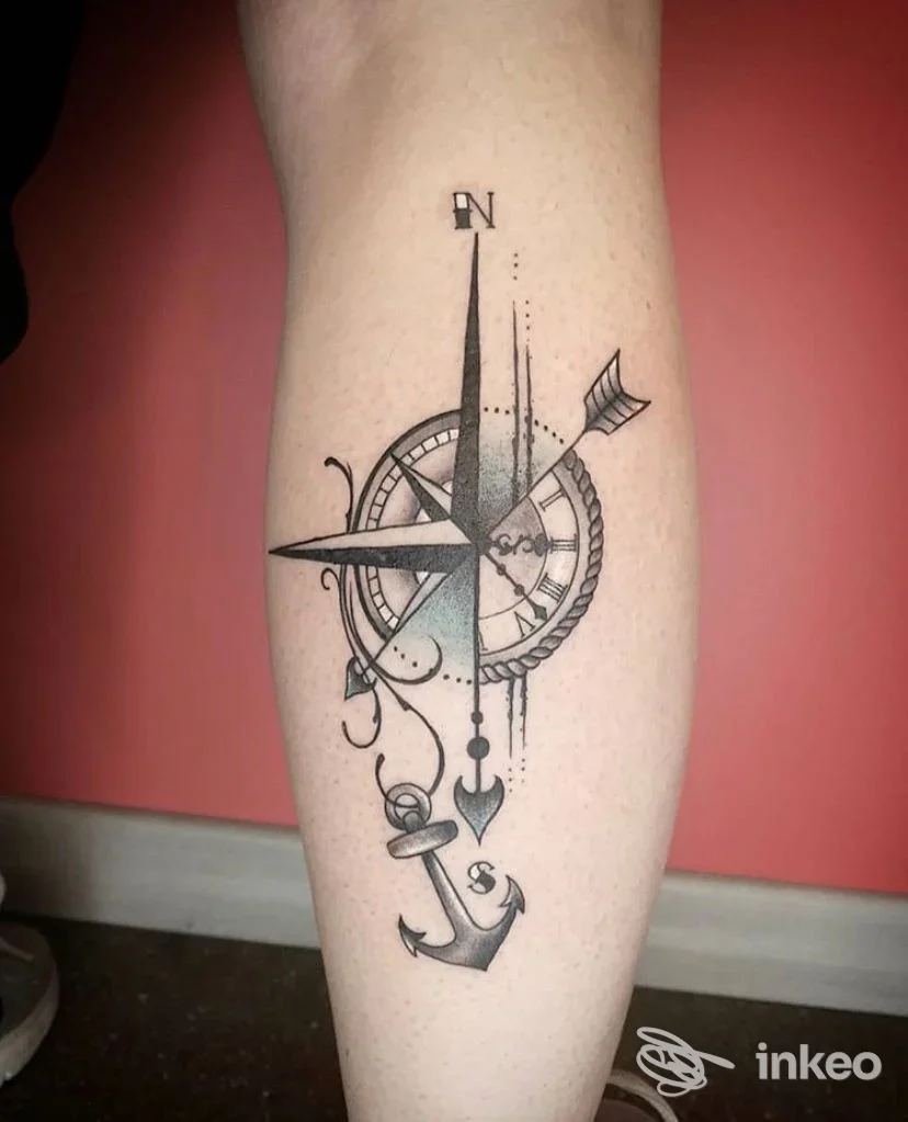 Tatuaggio bussola e ancora sul polpaccio, foto dello studio Indigos Tattoo & Piercing a Pergine Valsugana.
