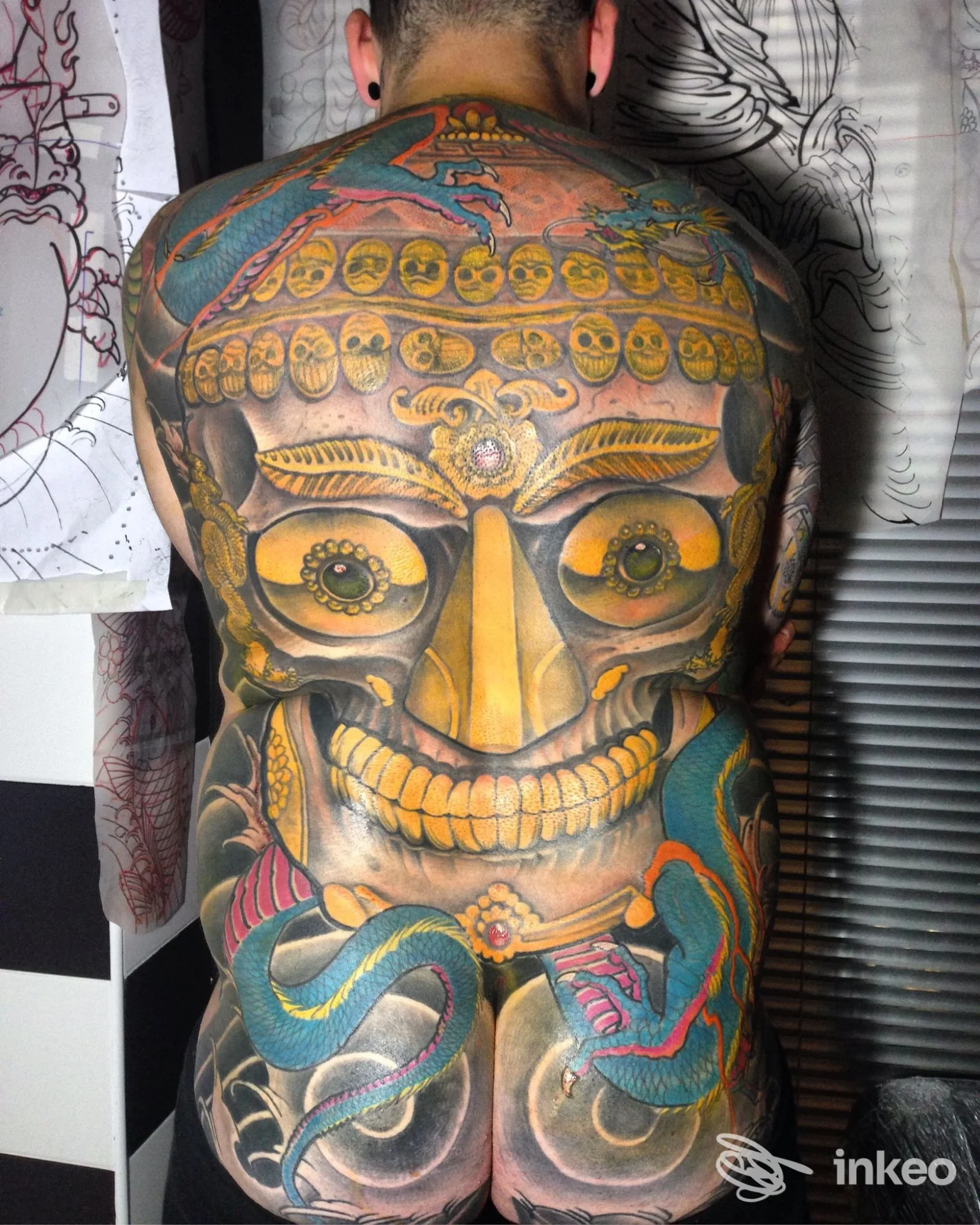 Grande tatuaggio tradizionale su tutta la schiena fotografato presso Led Tattoo a Perugia.