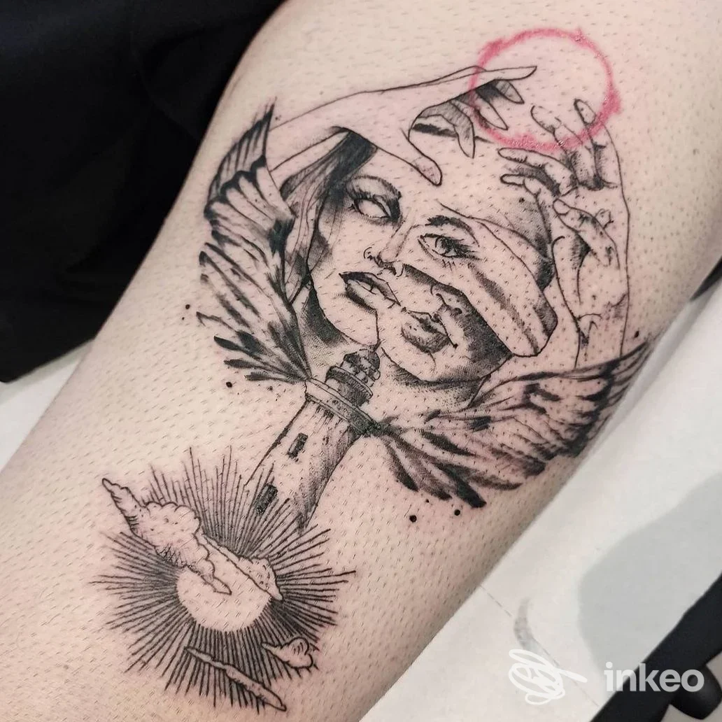 Tatuaggio su coscia con volti sovrapposti, ali e faro, realizzato da DELIRIO TATTOO AND GALLERY a Camisano Vicentino.