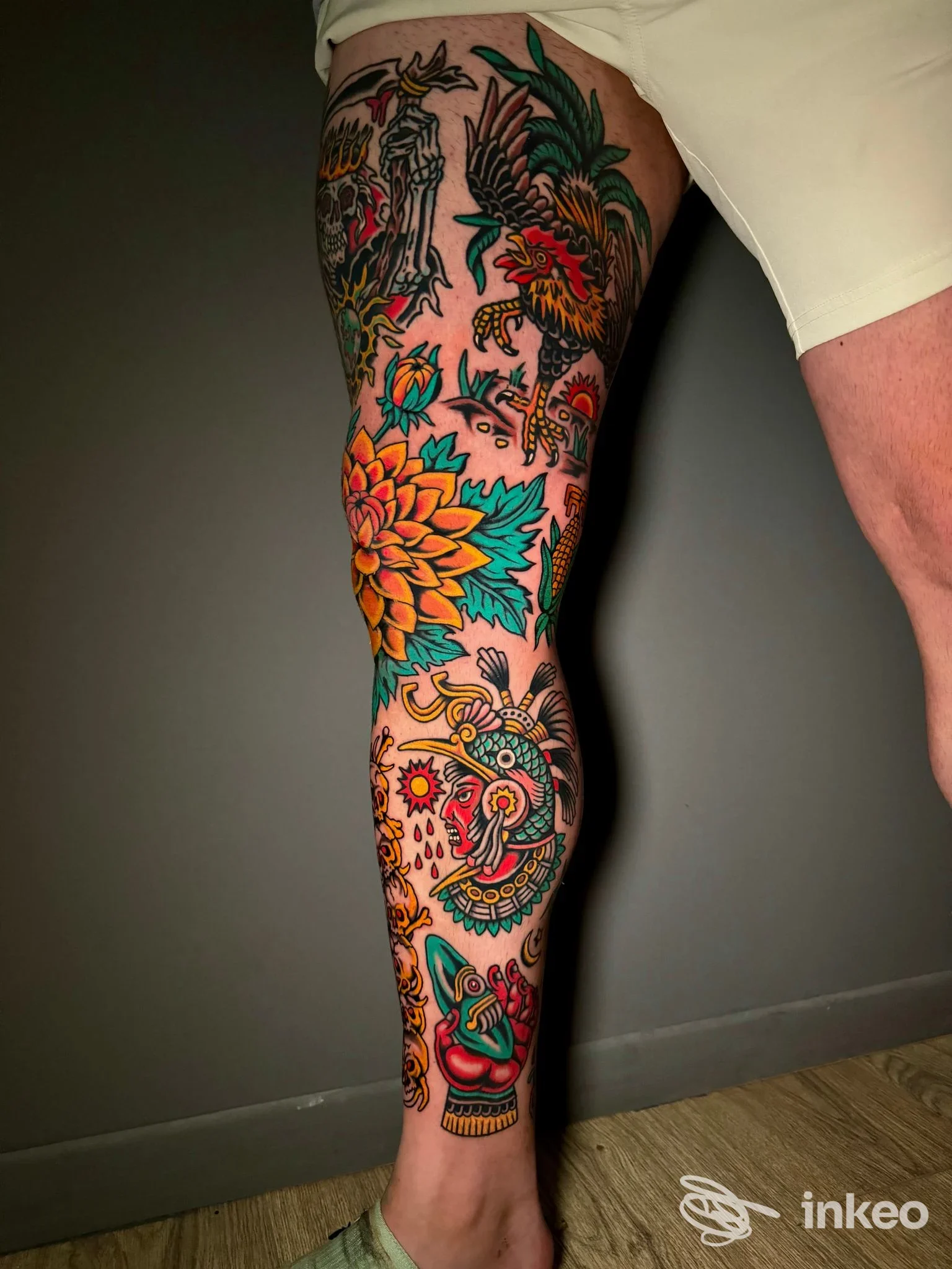Tatuaggio a colori che copre la gamba destra dal ginocchio alla caviglia, Emink Tattoo Studio, Vicenza.