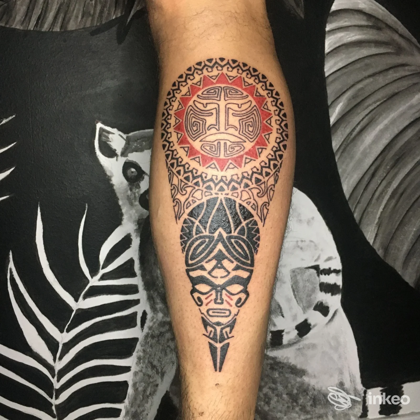 Tatuaggio in stile tribale/geometrico sull'avambraccio, fotografato per Infracuor Tattoo & Piercing a Riese Pio X.