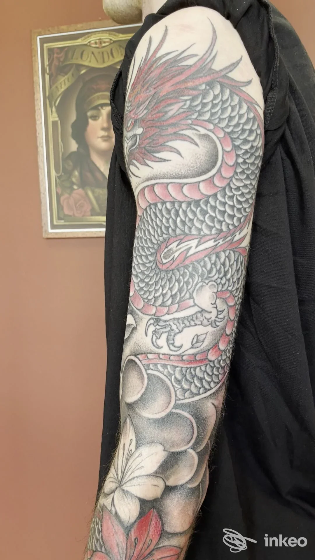 Foto del braccio tatuato con sleeve a tema drago, Indian Tattoo Verona, San Giovanni Lupatoto.