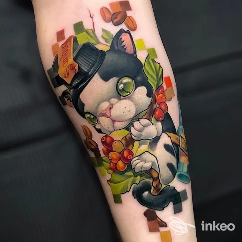 Tatuaggio colorato di un gatto stilizzato sull'avambraccio, realizzato da BLOODLINE TATTOO PIERCING a Castelfranco Veneto.