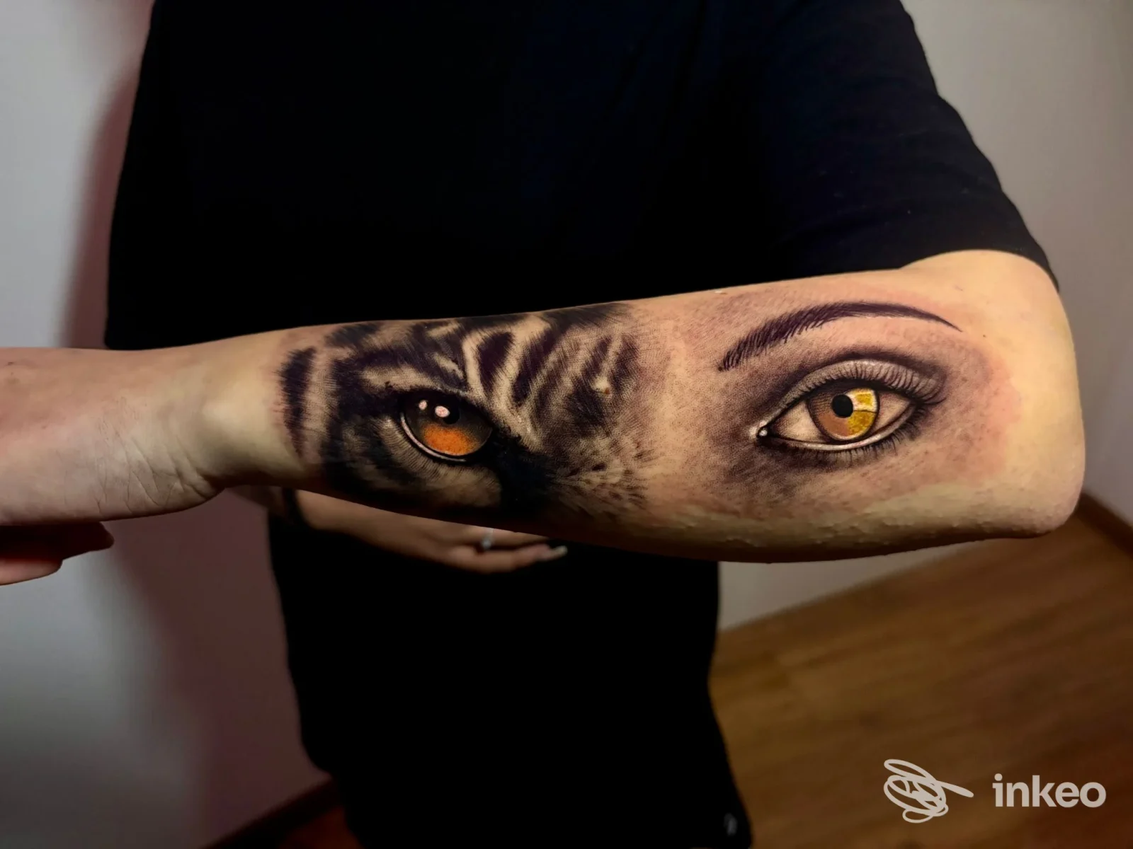 Tatuaggio realistico a tema occhi su avambraccio, Ink Milk Tattoo, Breda di Piave.