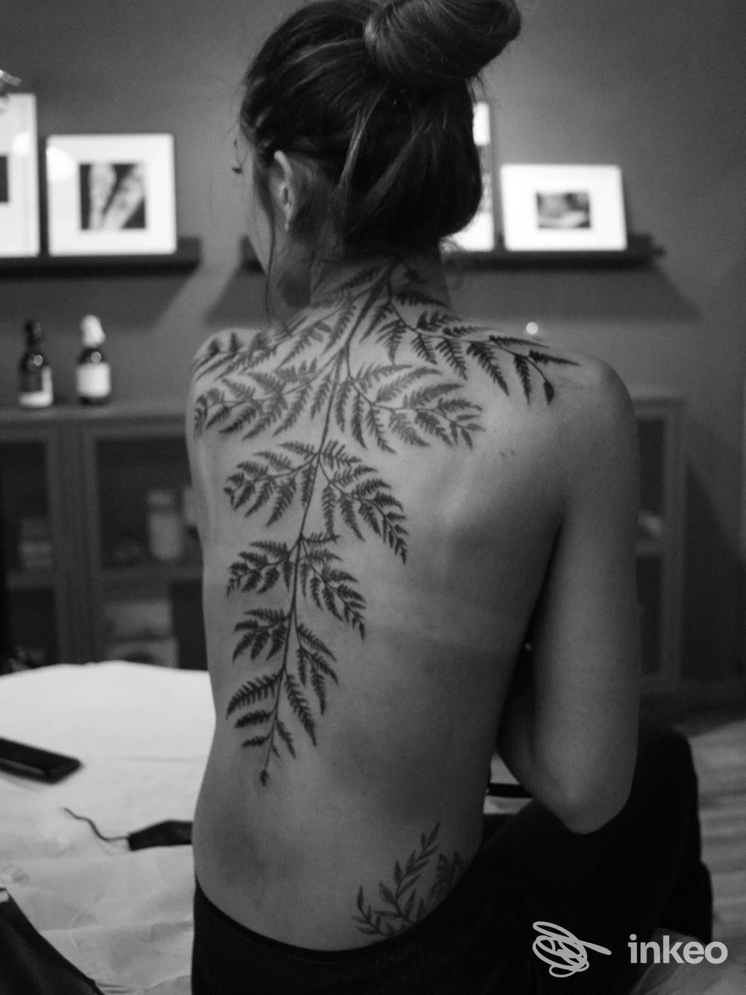 Grande tatuaggio botanico sulla schiena, foto realizzata presso Matteo Berna Tattoo Studio a Cornedo Vicentino.