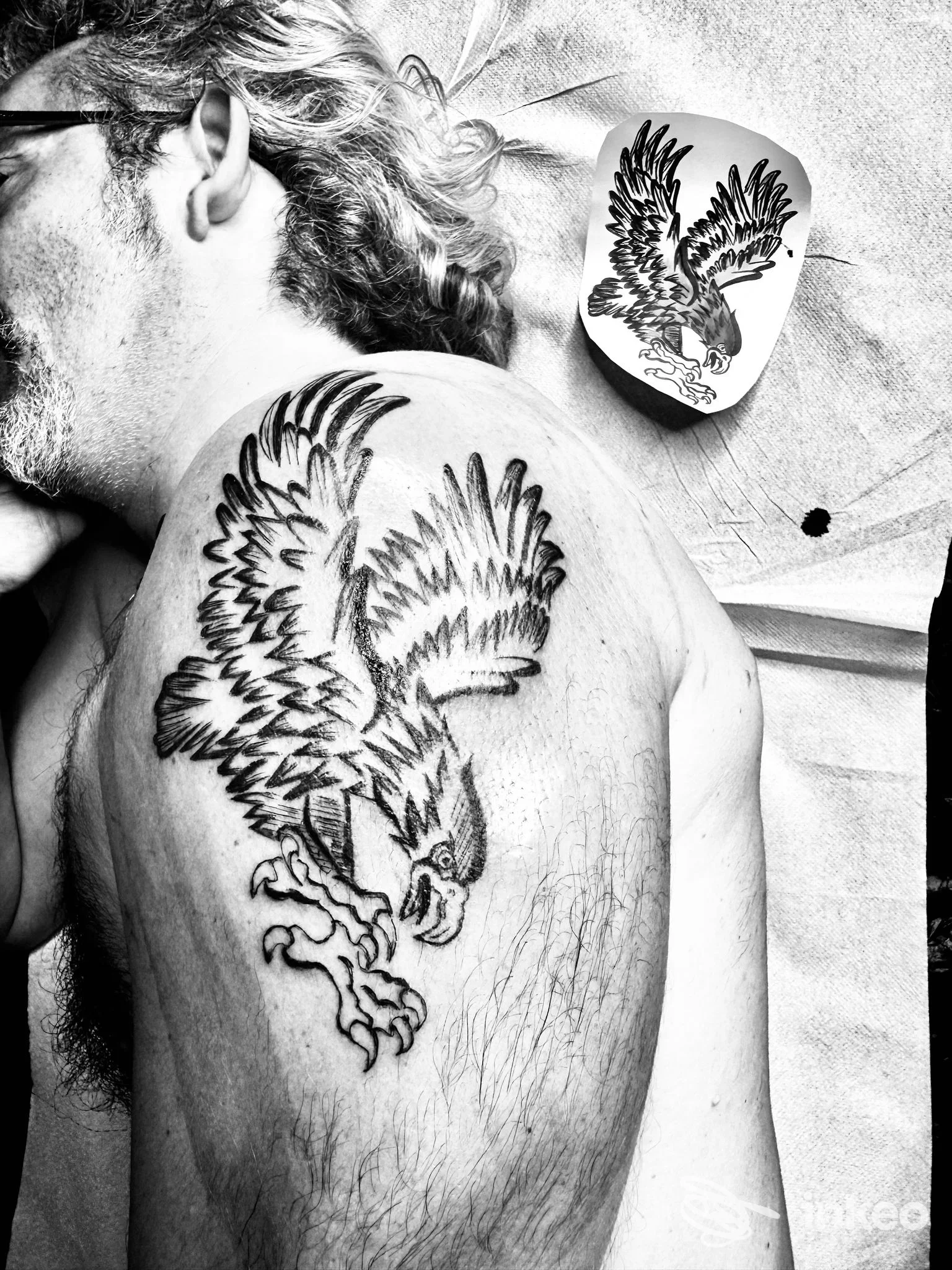 Dettaglio tatuaggio aquila sul deltoide di un cliente, foto inviata da Studio Tattoo LA DISEGNATRICE, Trissino.