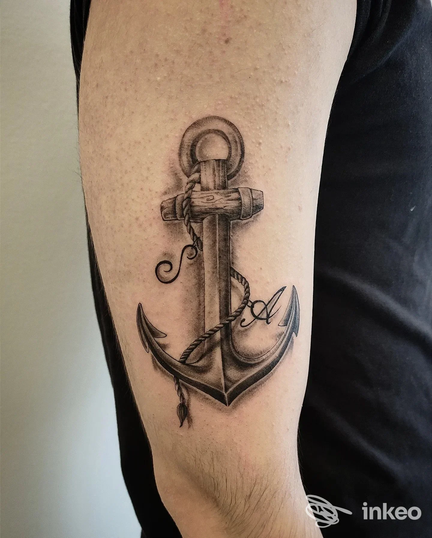 Tatuaggio ancora in bianco e nero sull'interno del braccio realizzato da NeverendINK Tattoo a Matera.