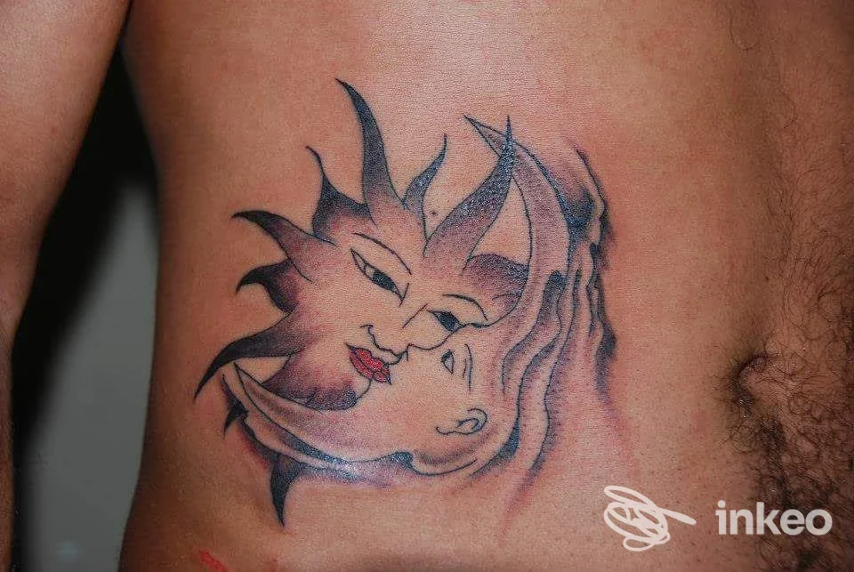 Tatuaggio su fianco/torace con due volti stilizzati, foto inviata dallo Studio Tattoo & Piercing Mr.OrcoWind di Villa d’Agri.