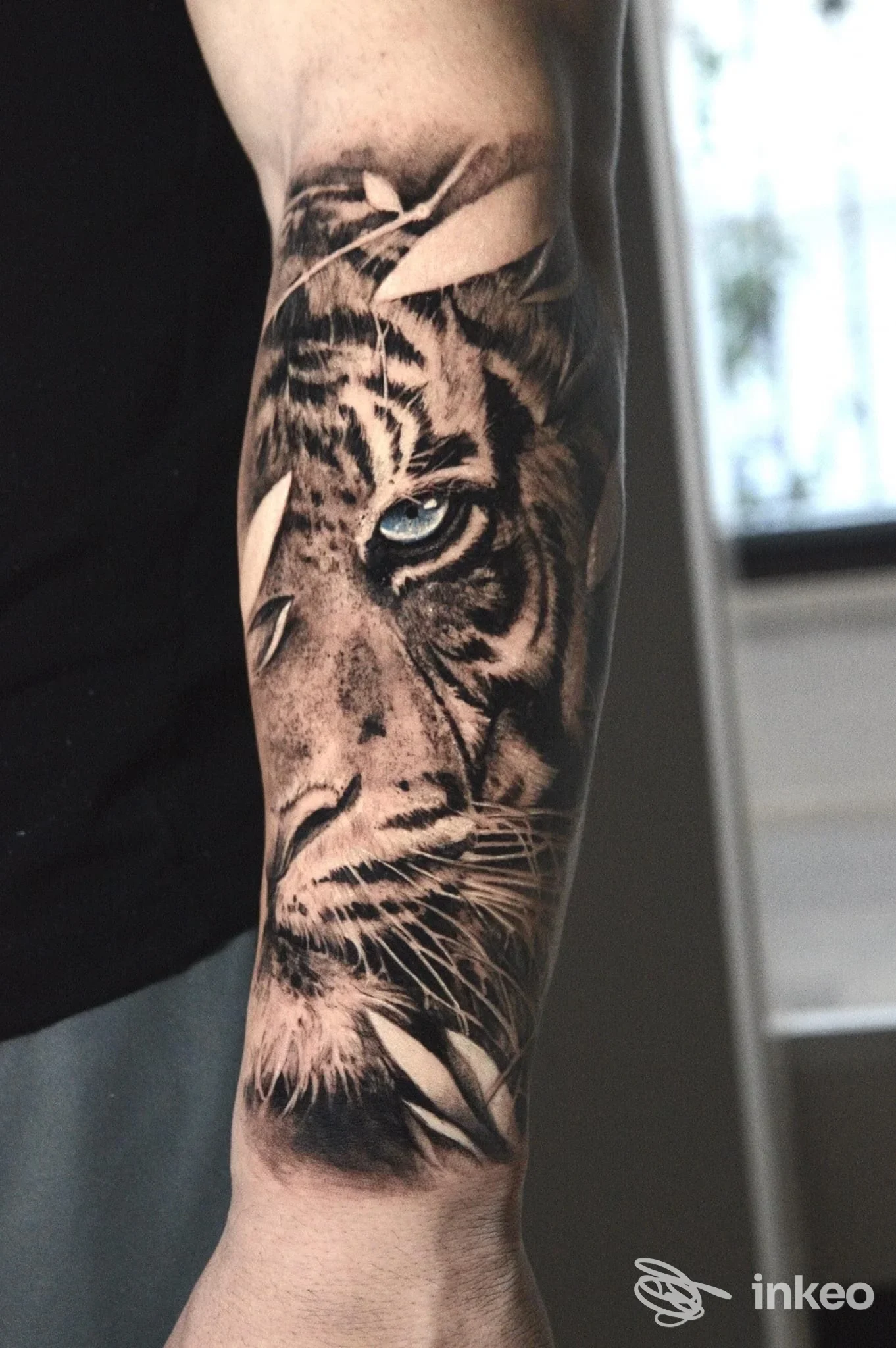 Tatuaggio realistico di tigre sull'avambraccio, Tattoo Art Studio Montescaglioso.