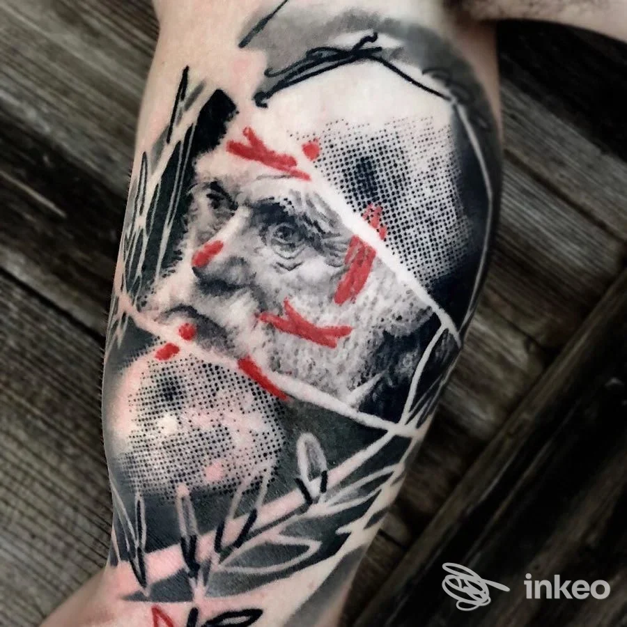 Tatuaggio ritratto stilizzato sull'avambraccio realizzato da Andrea Audisio Metamorfosi Tattoo Studio, Cuneo.