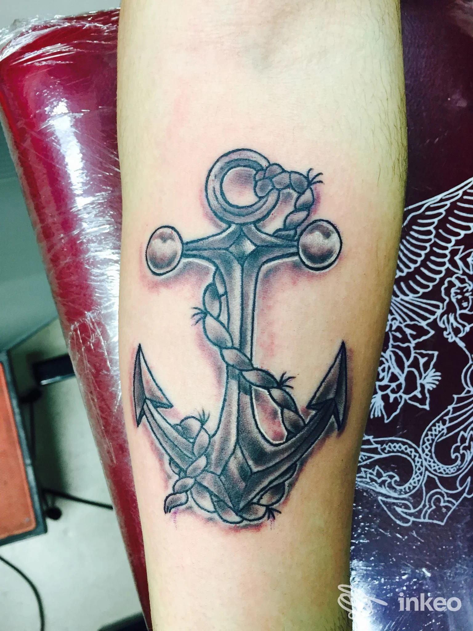 Tatuaggio ancora black & grey sull'avambraccio, foto fornita da Tattoo Art Studio Naples, Volla.