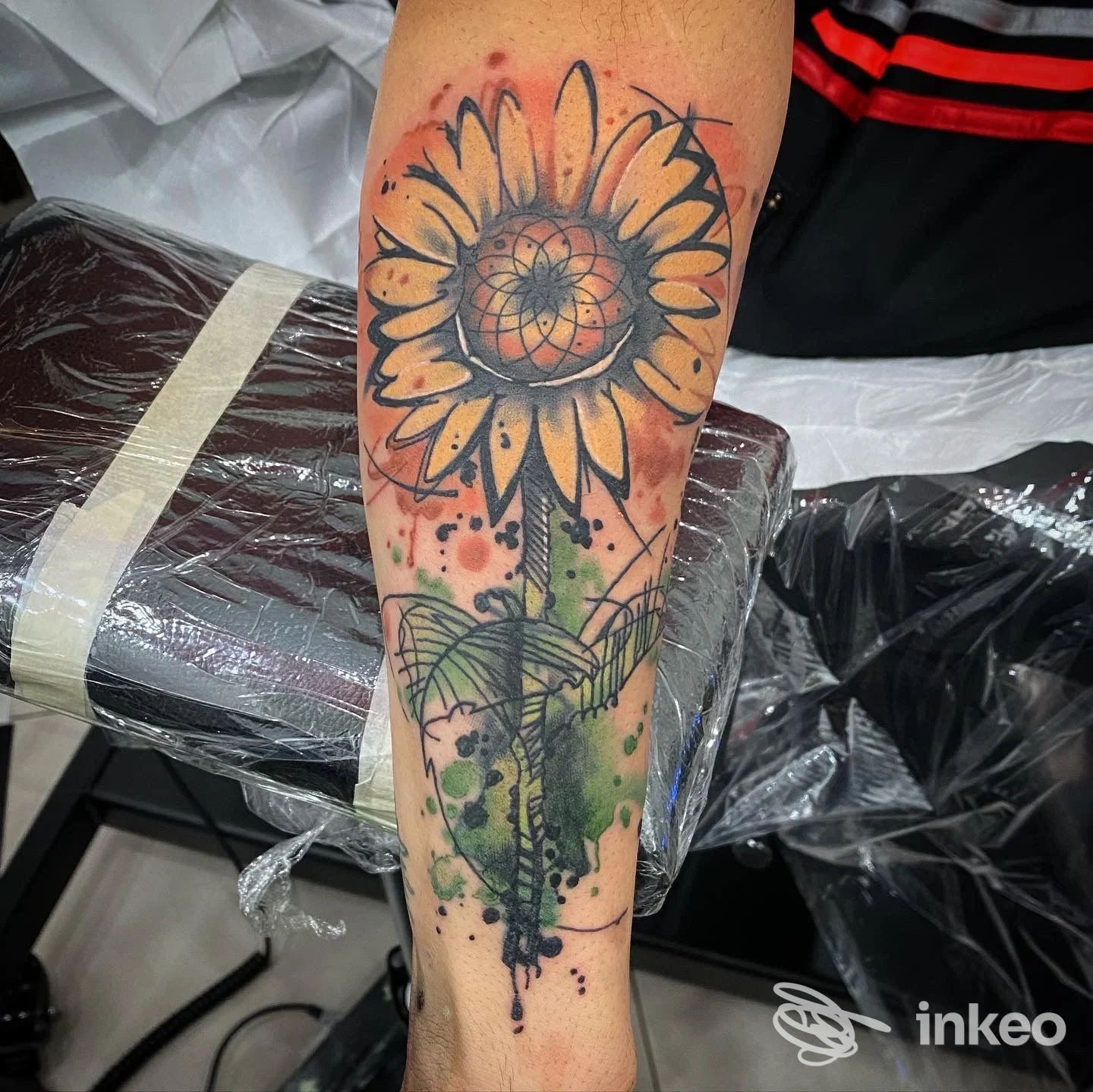 Tatuaggio girasole in stile acquerello sull'avambraccio, Da Family Ink Tattoo Shop, Ispica.