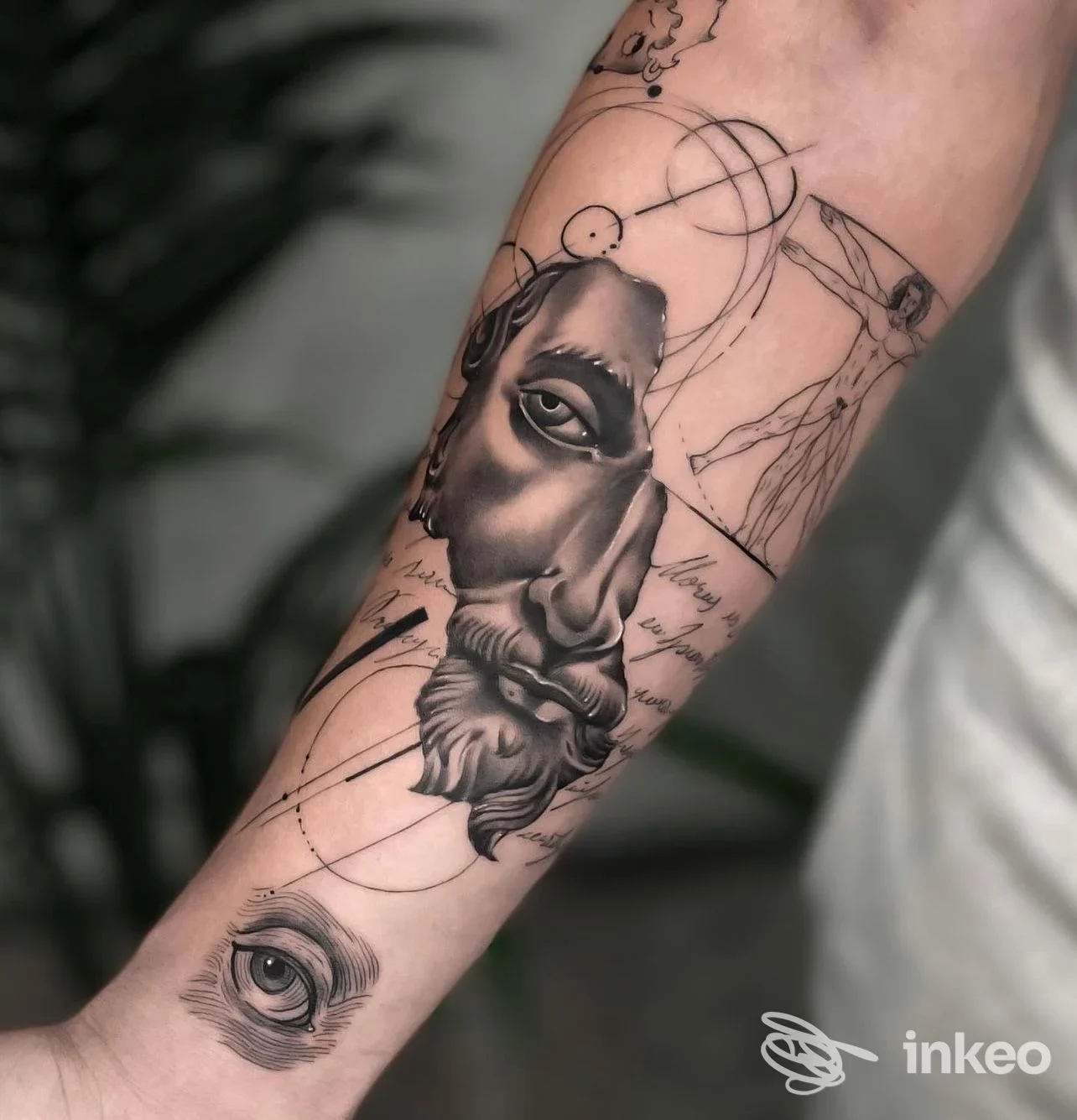 Tatuaggio realistico e geometrico su avambraccio, InkPression Tattoo Studio, Torino.