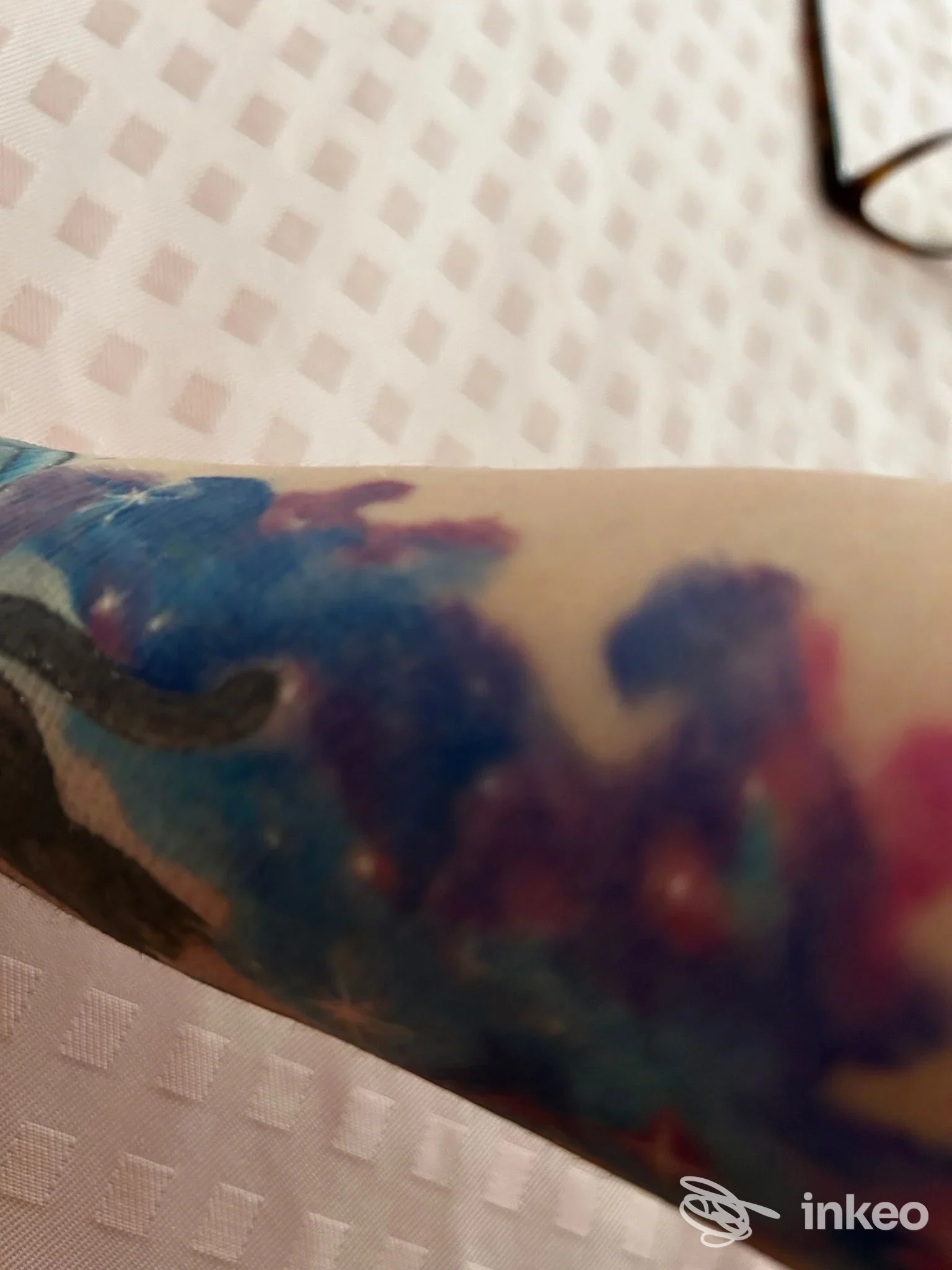 Tatuaggio colorato e sfumato su avambraccio, foto per Black Family Ink a Pozzallo.