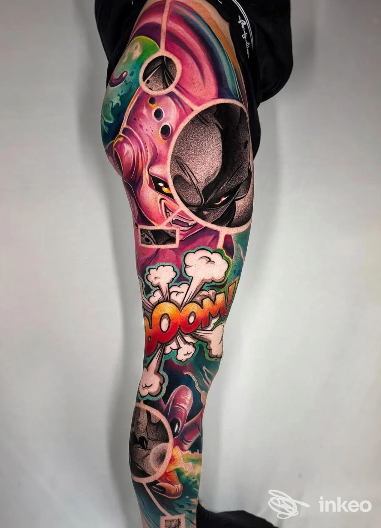 Manica tatuata a colori su braccio, lavoro di Prato ink a Prato con elementi pop e volumi dettagliati.