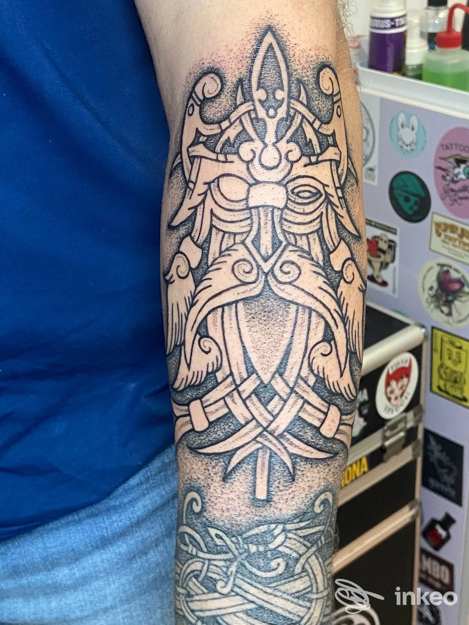 Tatuaggio linework su avambraccio fotografato allo Sweet Tattoo and Piercing di Sant'Ambrogio di Valpolicella.