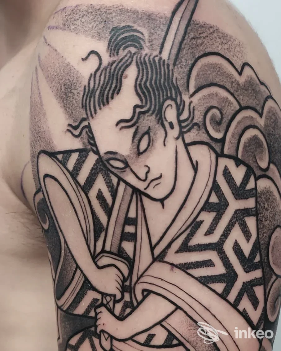 Tatuaggio figurativo in stile giapponese sulla spalla e parte superiore del braccio, realizzato da Good Vibes INK a Saint-Vincent.