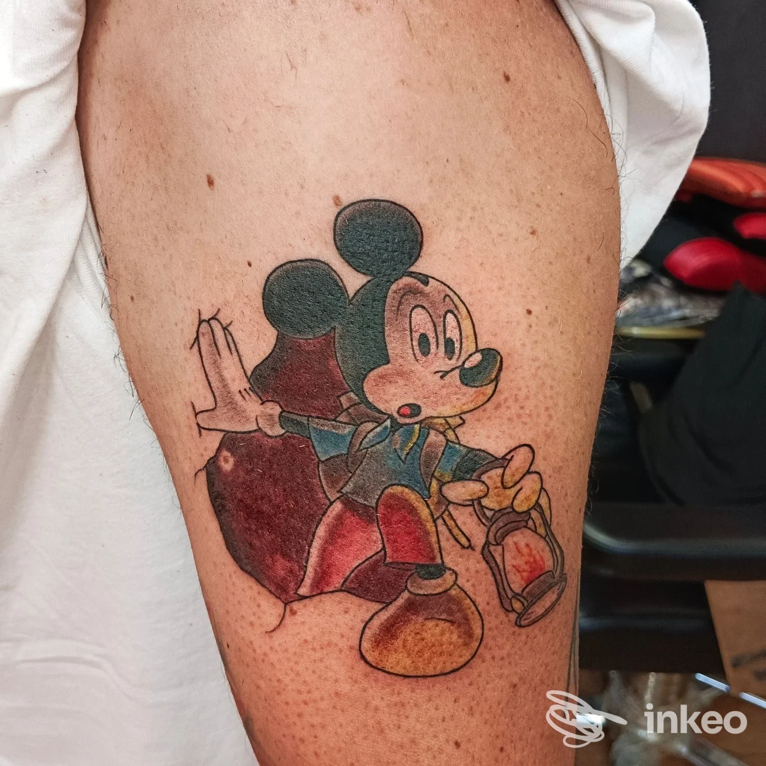 Tatuaggio stile cartone animato sul braccio, realizzato da Blacksheep tattoo studio a Ceccano.