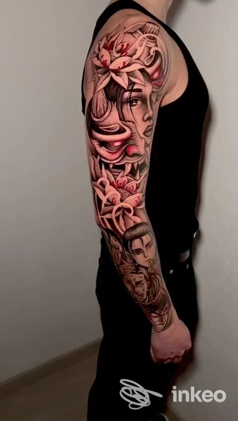 Manica tatuata fotografata di profilo con ritratti e fiori, lavoro realizzato da InkSide a Cuneo.