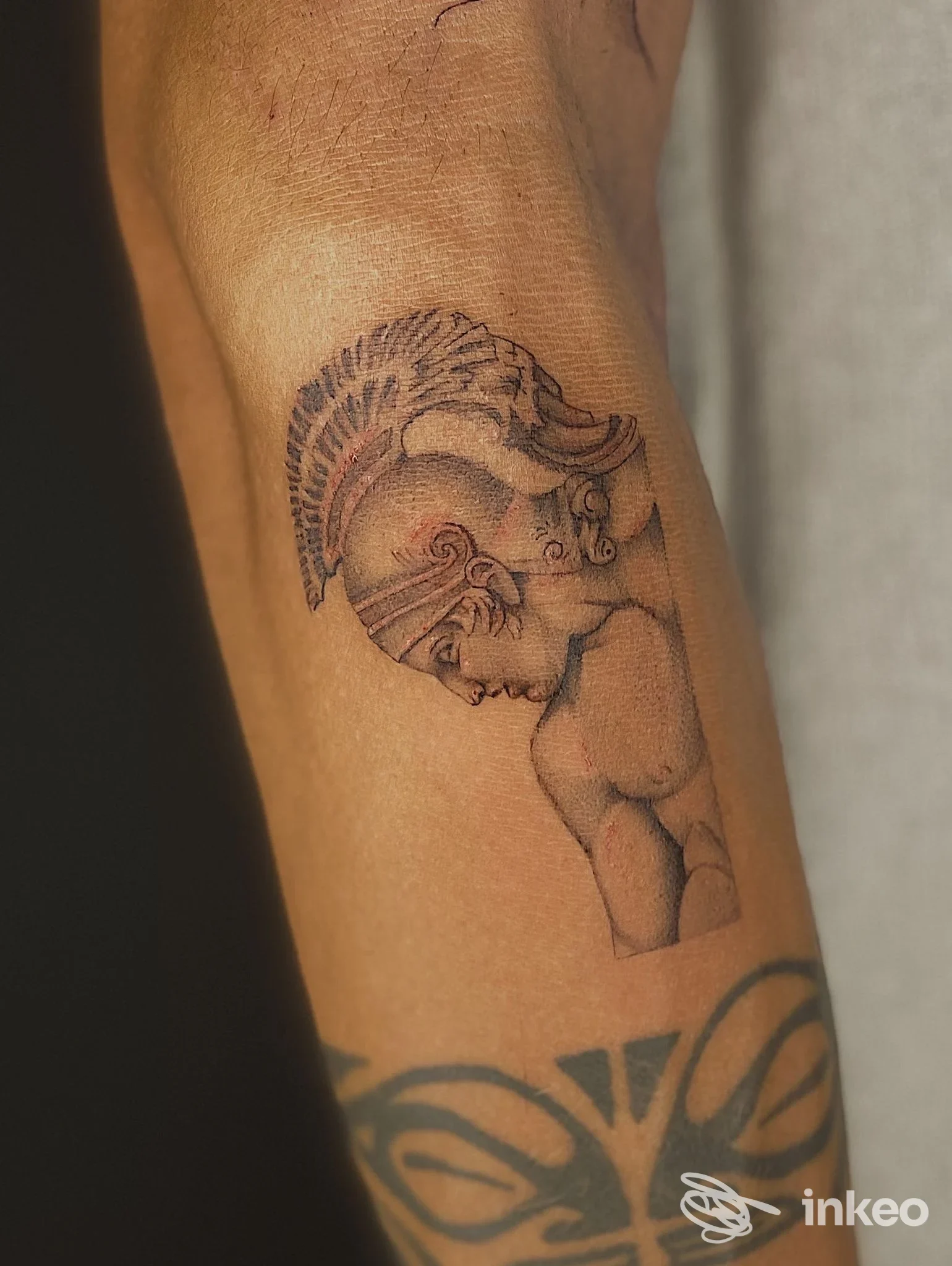 Tatuaggio su avambraccio interno raffigurante profilo stilizzato, foto fornita da Inked House Studio, Savona.