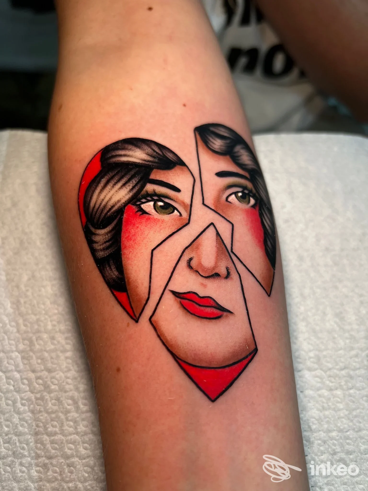 Tatuaggio su avambraccio a forma di volto frammentato, foto inviata da OLD INSIDE TATTOO, Modugno.
