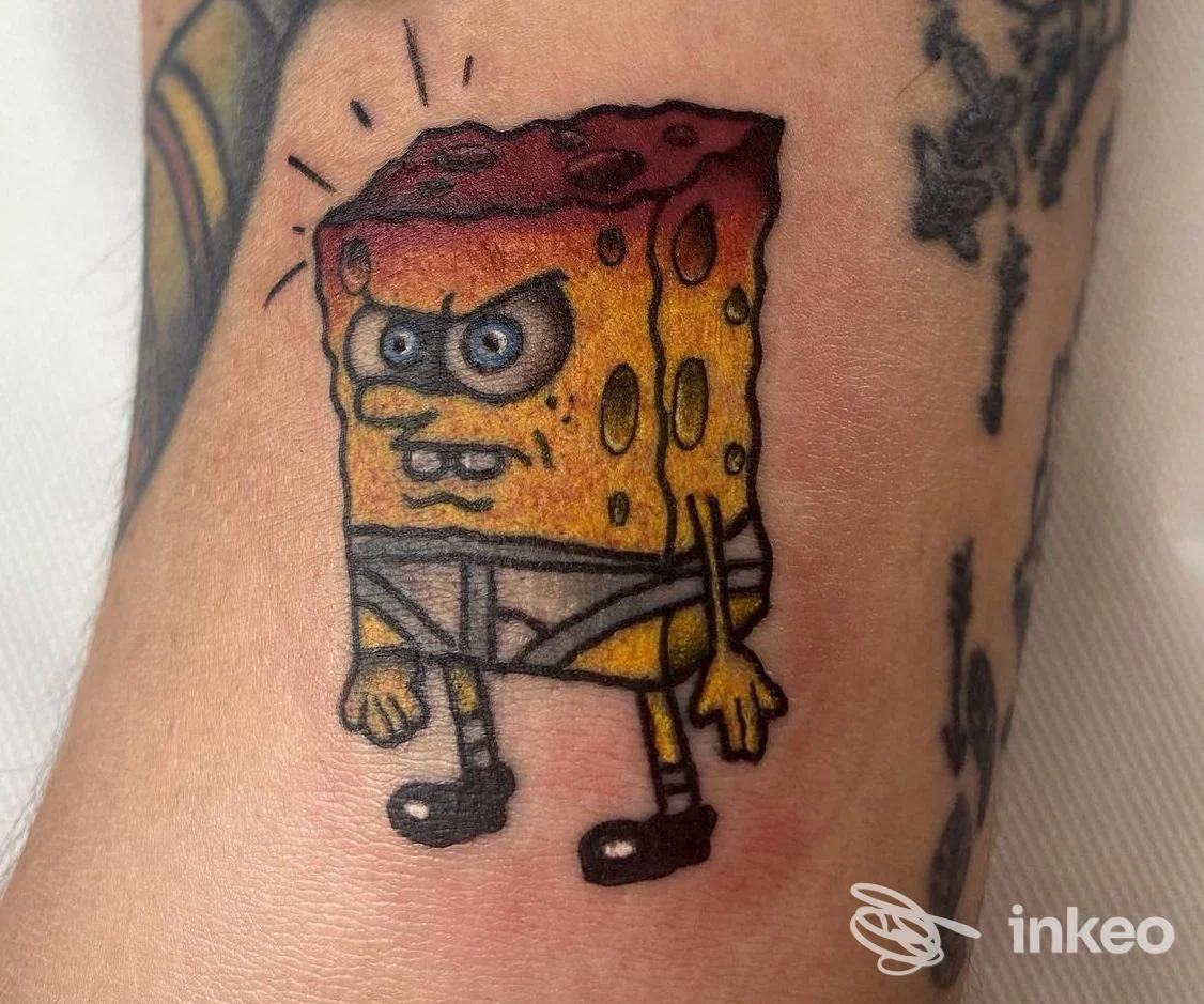 Tatuaggio colorato in stile cartone su avambraccio raffigurante un personaggio a forma di spugna. Immagine da Good Inside Tattoo, Latina.