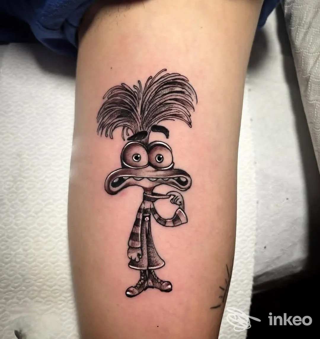 Tatuaggio su avambraccio raffigurante un personaggio cartoonesco in bianco e nero, realizzato da Gallerink Acireale ad Acireale.