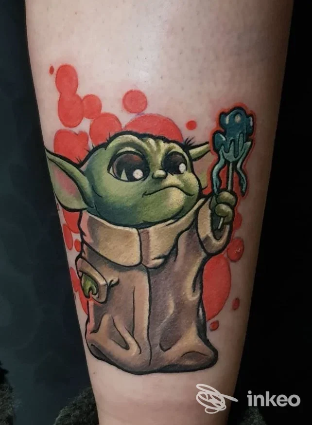 Tatuaggio a colori su avambraccio raffigurante un personaggio cartoonesco con bolle rosse, The Tattoo Gallery, Bussolengo.