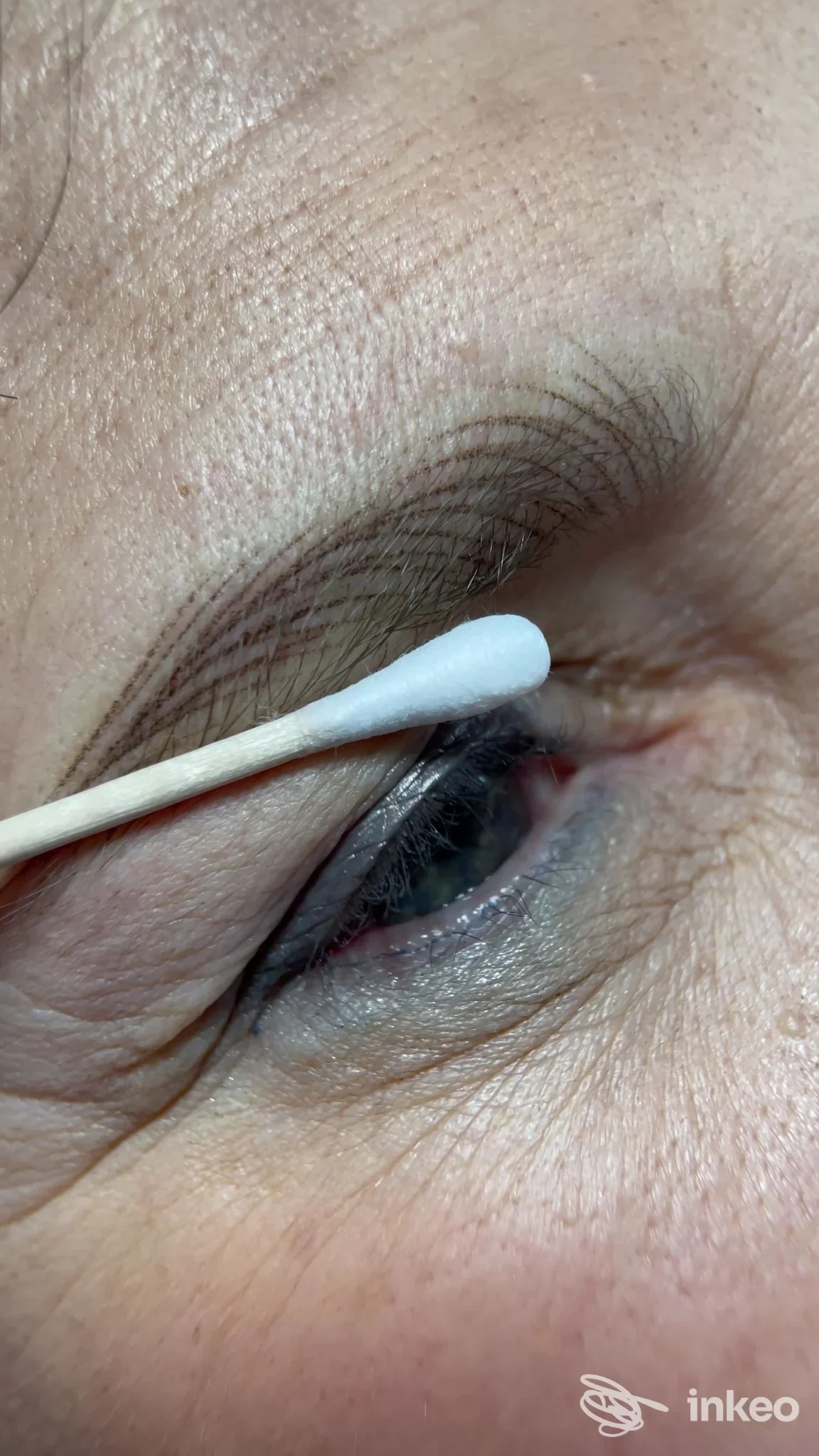 Dettaglio di sopracciglio microbladed e linea palpebra a Cremona, lavoro presentato dalla Dr.ssa Federica Favero