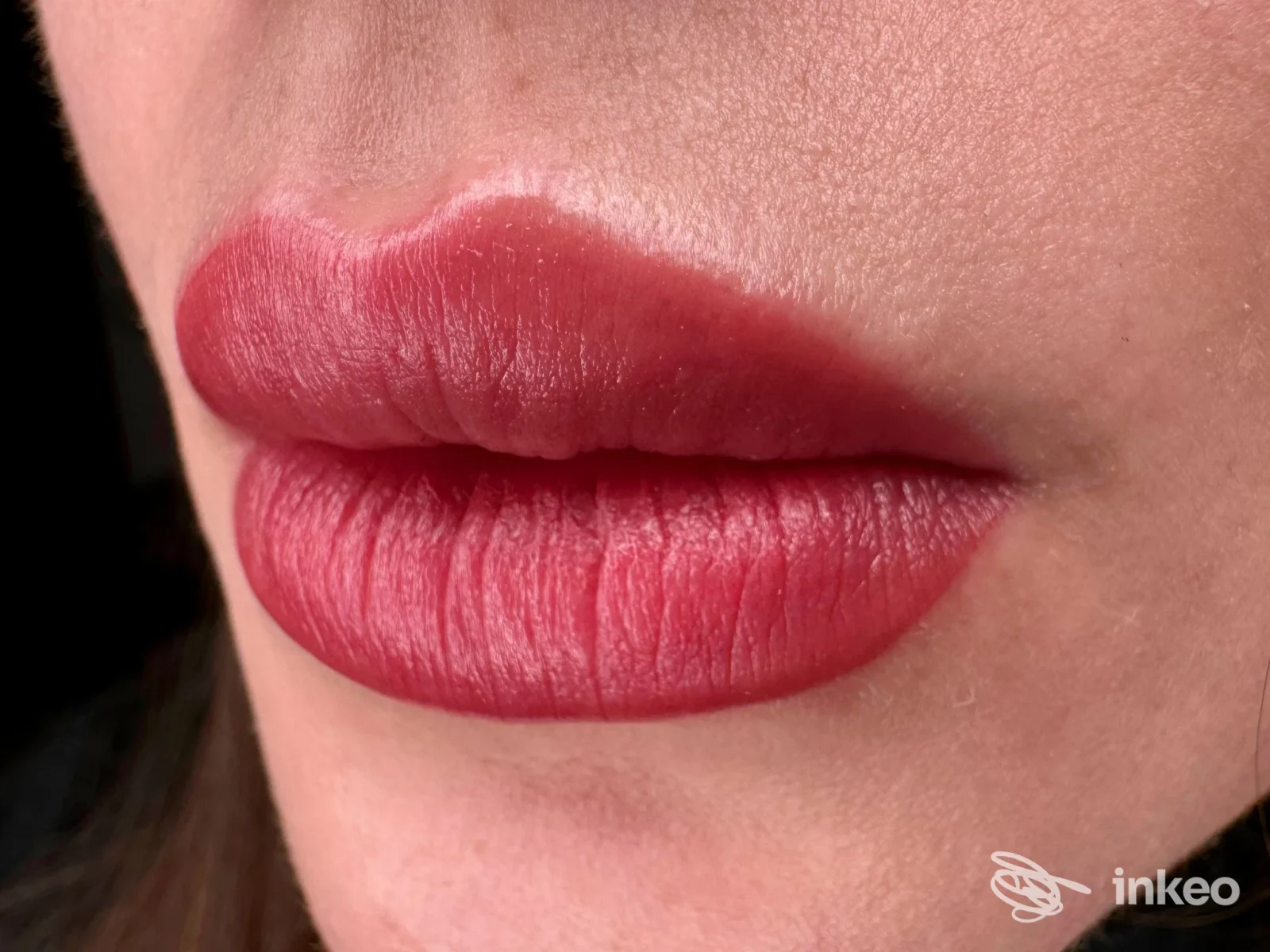 Primo piano delle labbra con dermopigmentazione labiale eseguita dallo Studio trucco permanente Hanna Deliatynchuk a San Gregorio d'Ippona.