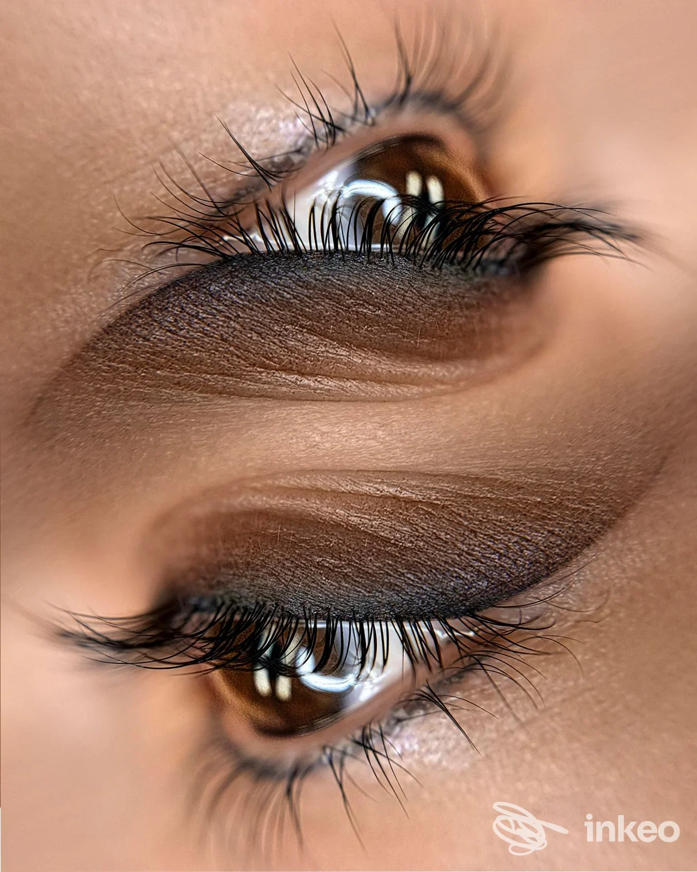 Primo piano delle palpebre con trucco permanente (eyeliner) su pelle naturale, inquadratura dettaglio occhi; Giada_Poletti_pmu, Ferrara.