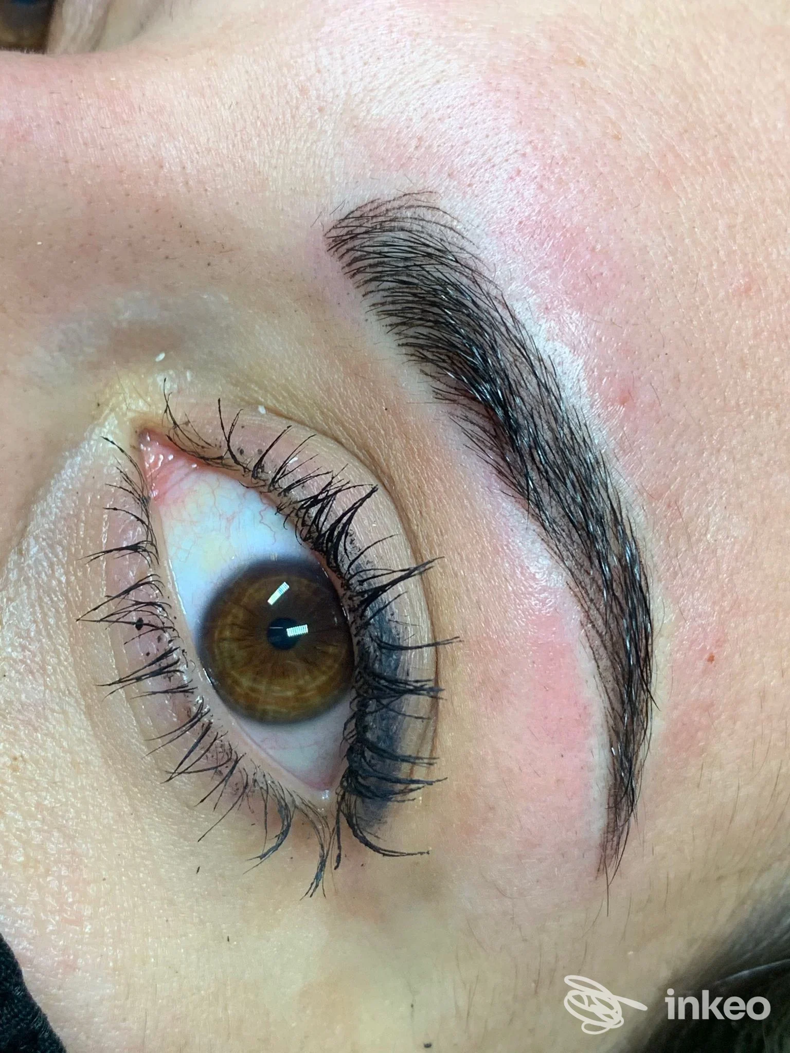 Dettaglio di sopracciglio dermopigmentato e occhio dopo trattamento realizzato da Maria Rita Capobianco Permanent Make Up & Microblading, Sora.