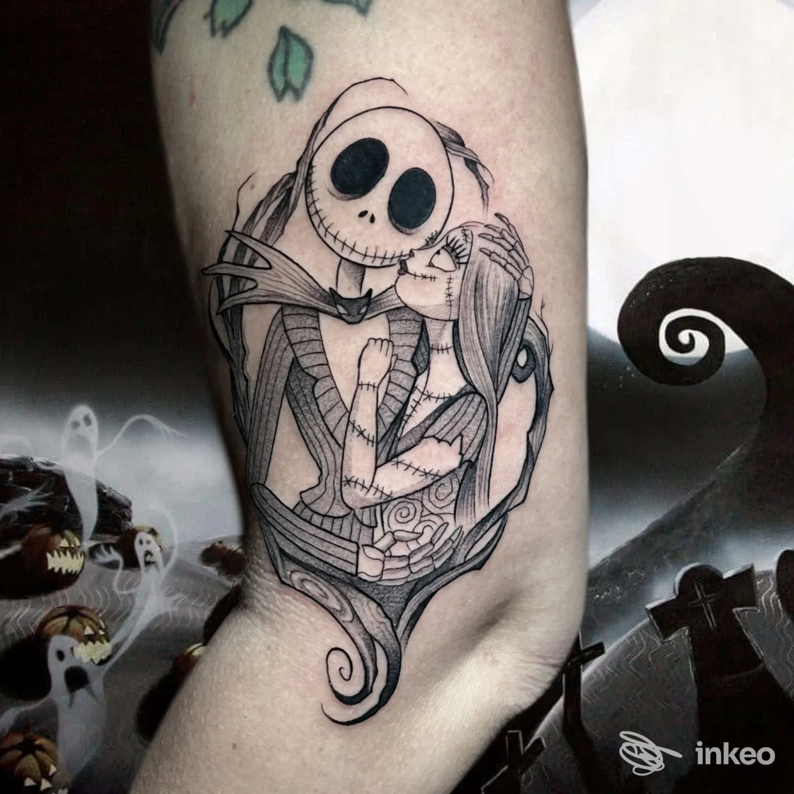 Tatuaggio in bianco e nero con Jack e Sally sull'avambraccio, Thunderdome Tattoo&Piercing, Settimo Torinese.