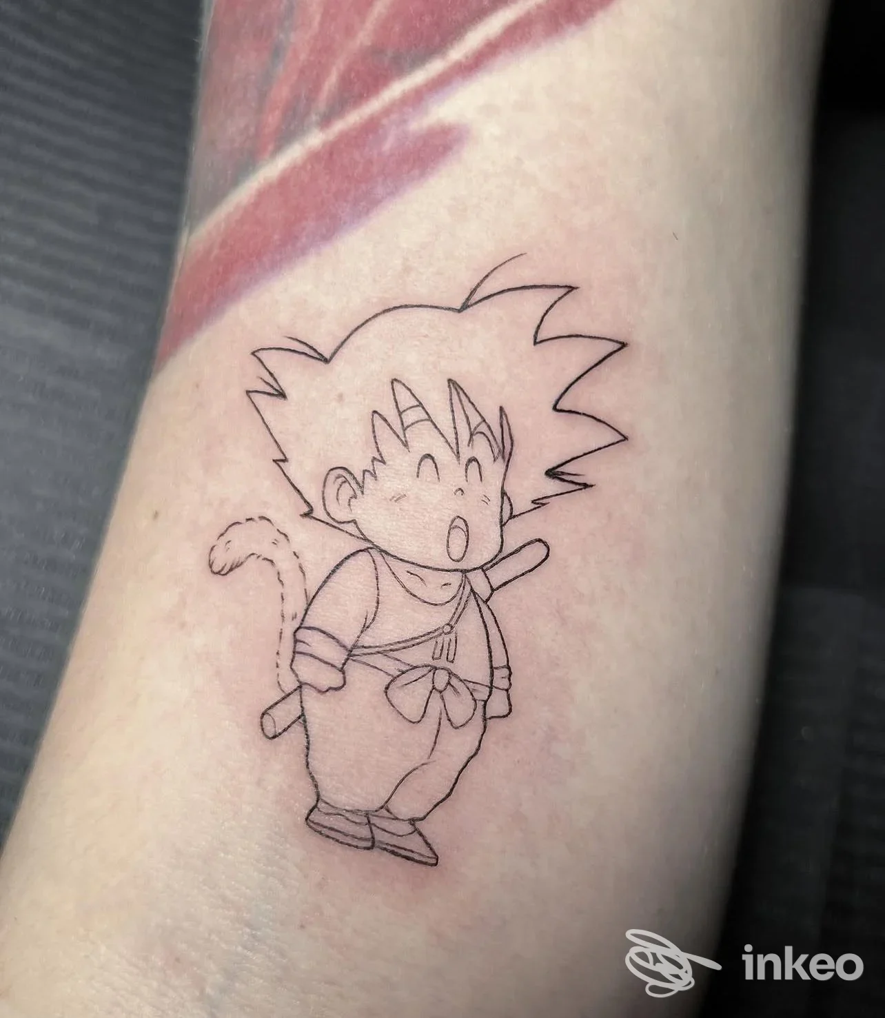 Tatuaggio linework di personaggio su avambraccio, Thunderdome Tattoo&Piercing, Settimo Torinese.