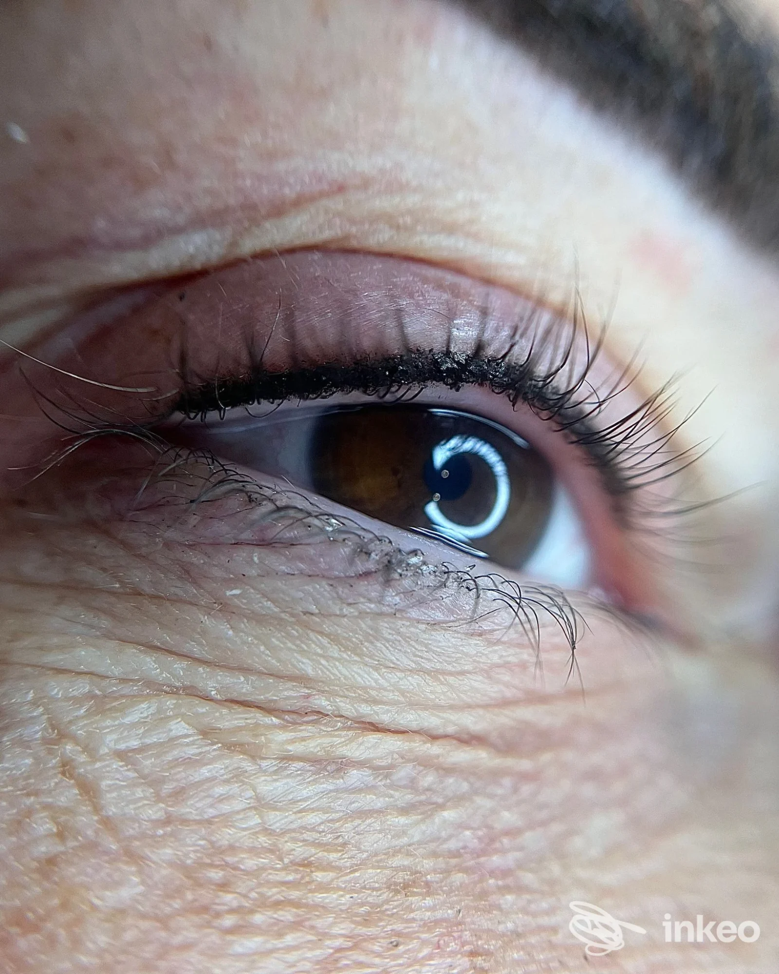 Primo piano di palpebra con eyeliner semipermanente eseguito da Dalila Macchia Brows&Beauty Artist a San Cesario di Lecce.