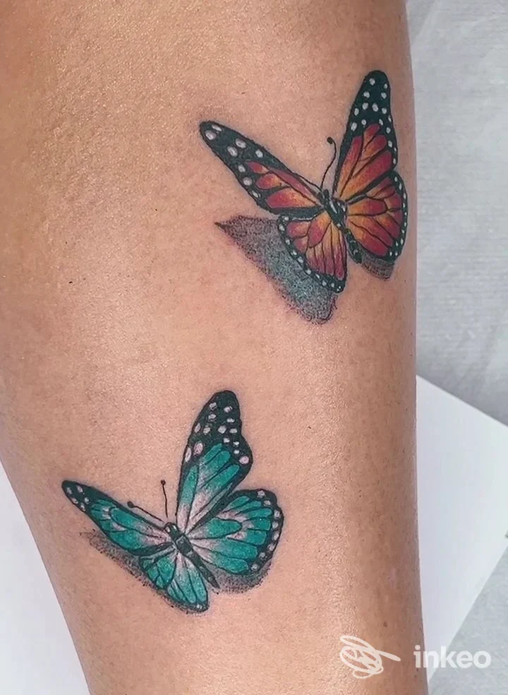 Due farfalle tatuate a colori su avambraccio, foto inviata da CHLOE' TATTOO ESTETICA, Jesi.