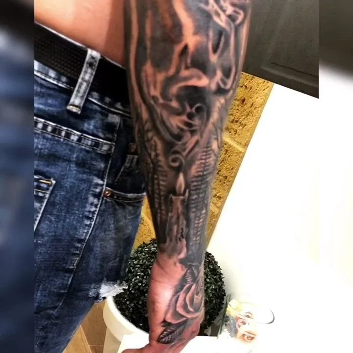 Tatuaggio a manica su avambraccio e dorso mano, Studio Imperial Tattoo & Beauty Palermo, Partinico.