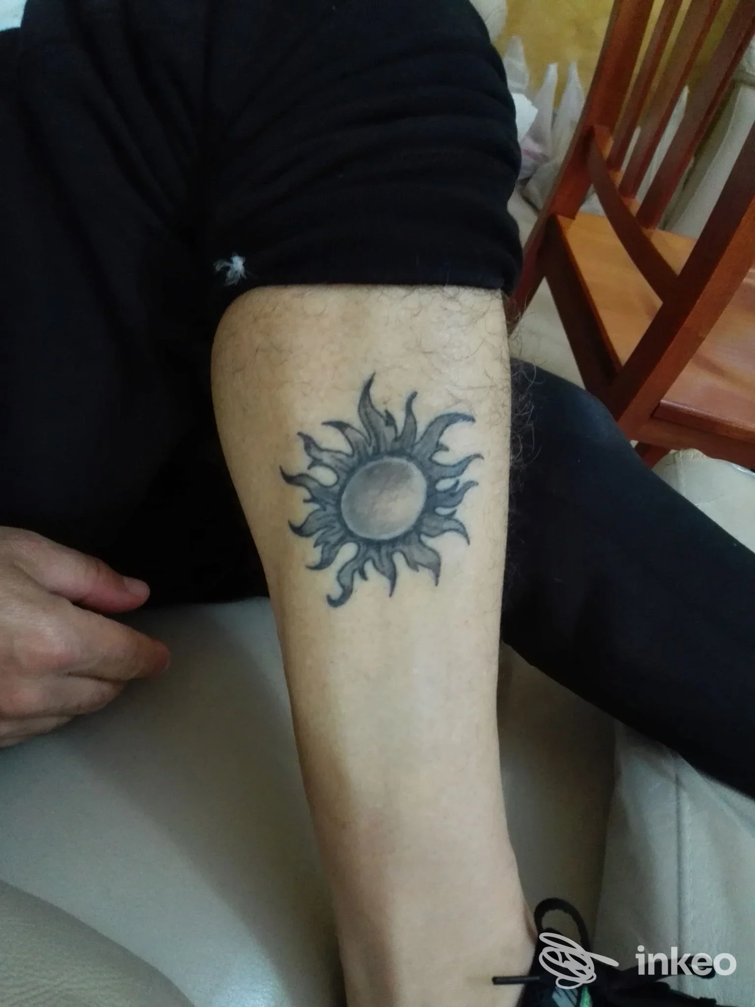 Avambraccio con tatuaggio a sole stilizzato, foto inviata da L' Arte nel Corpo, Niscemi.