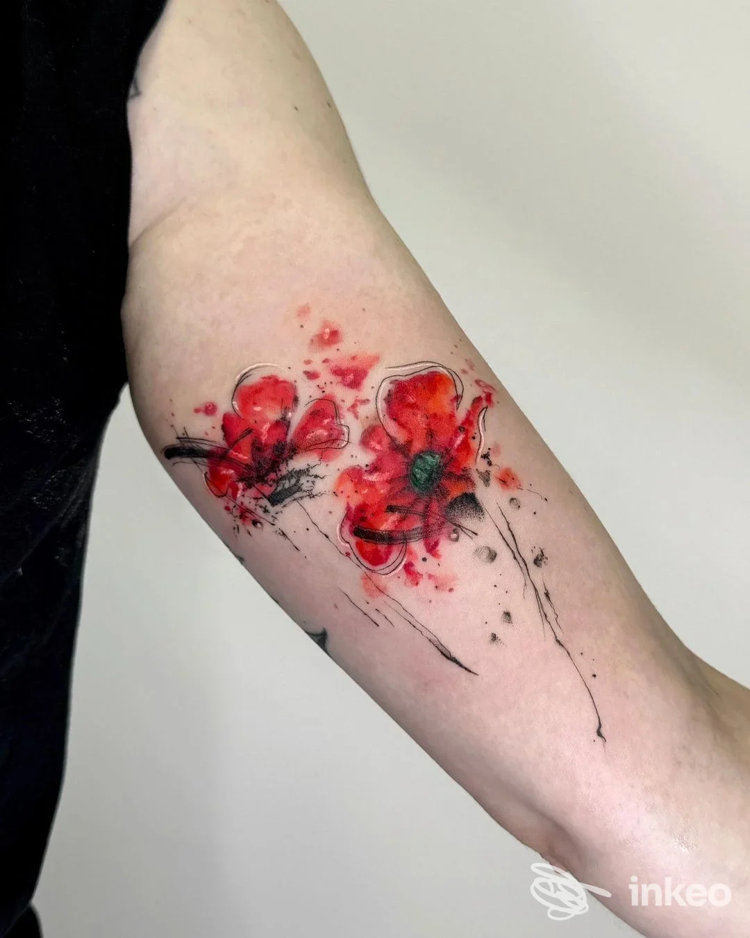Tatuaggio acquerello di due papaveri rossi sull'avambraccio interno, post-trattamento da Sartoria Dell’inchiostro Spinea Blk, Spinea.
