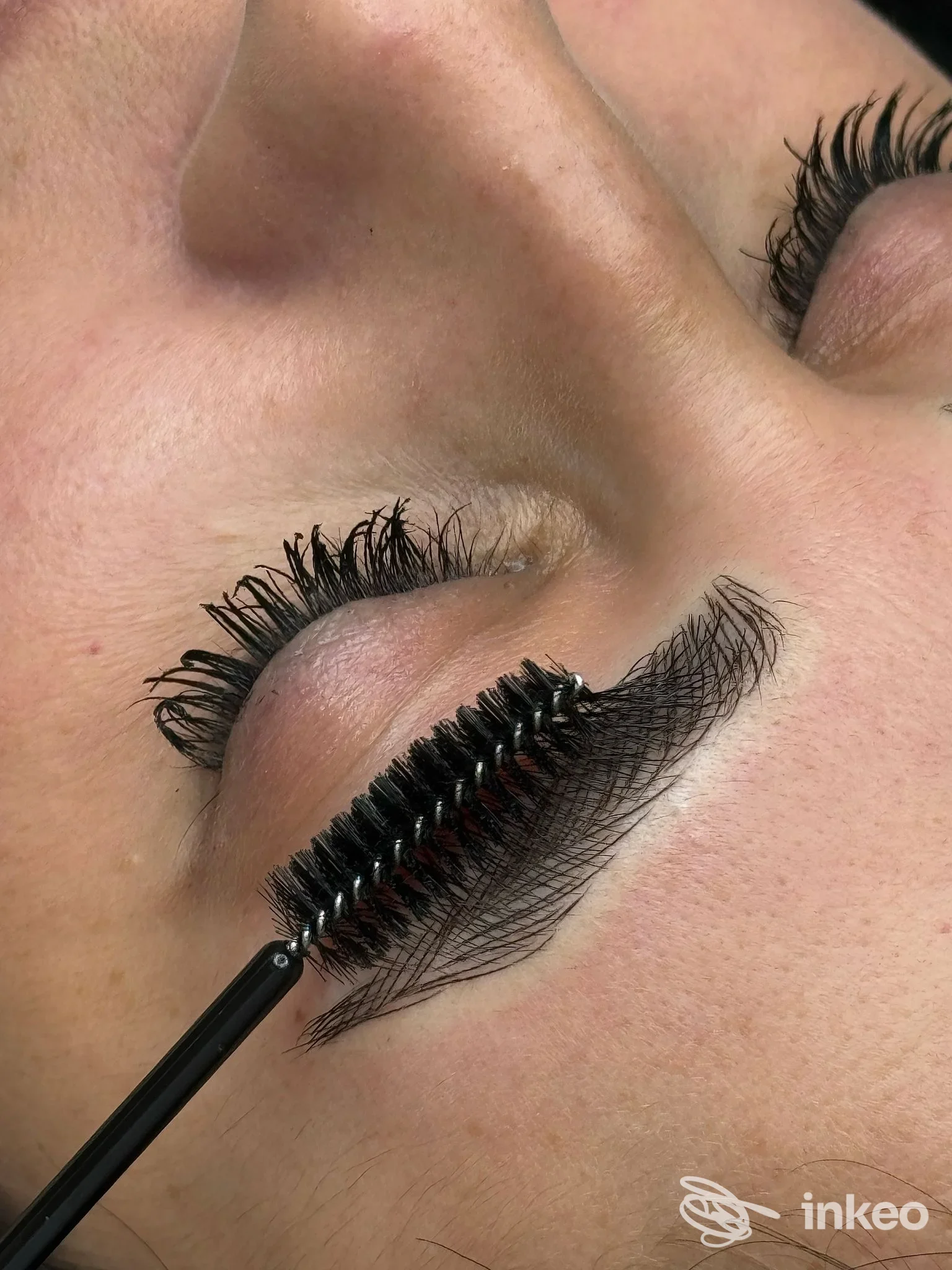 Dettaglio di sopracciglio pigmentato durante microblading al Beautye Microblading Studio, Capannori.