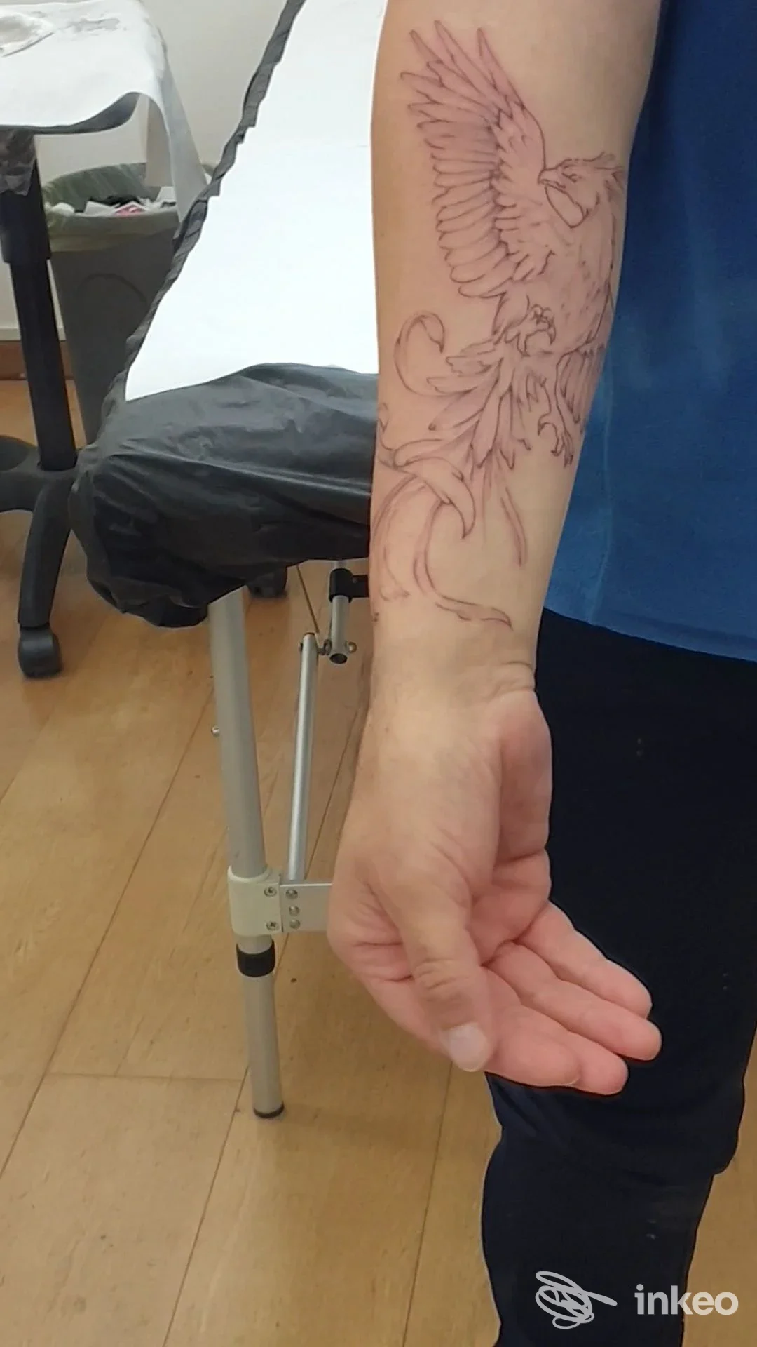 Avambraccio con bozza a contorno di aquila su pelle reale, foto scattata presso Lo Ro' tattoo studio a Galliera Veneta.